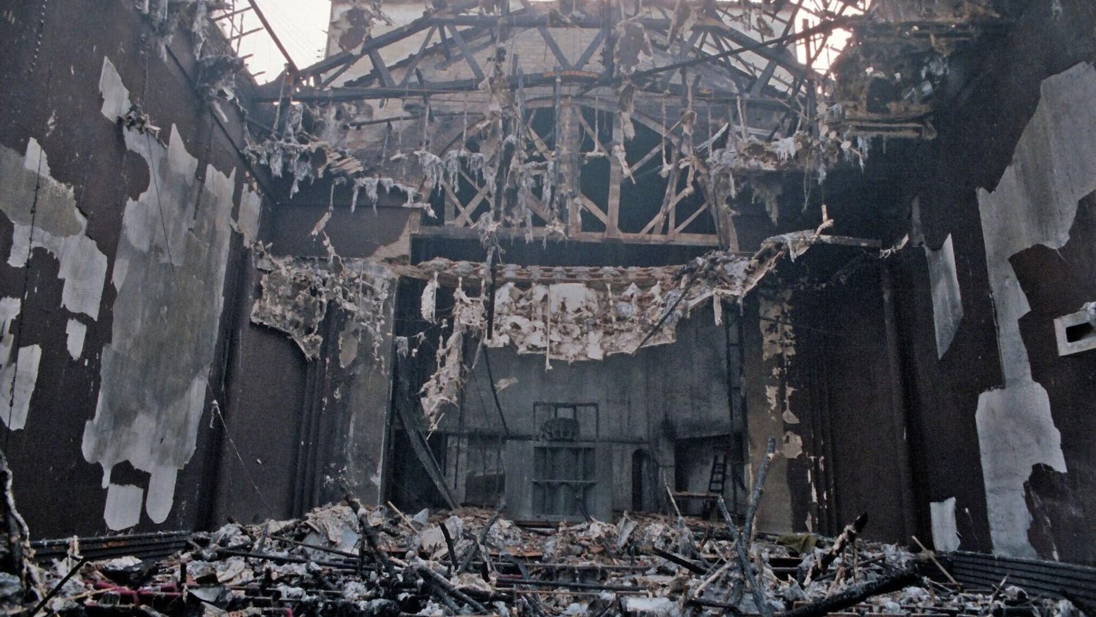 Estado en el que quedó el cine Regio.