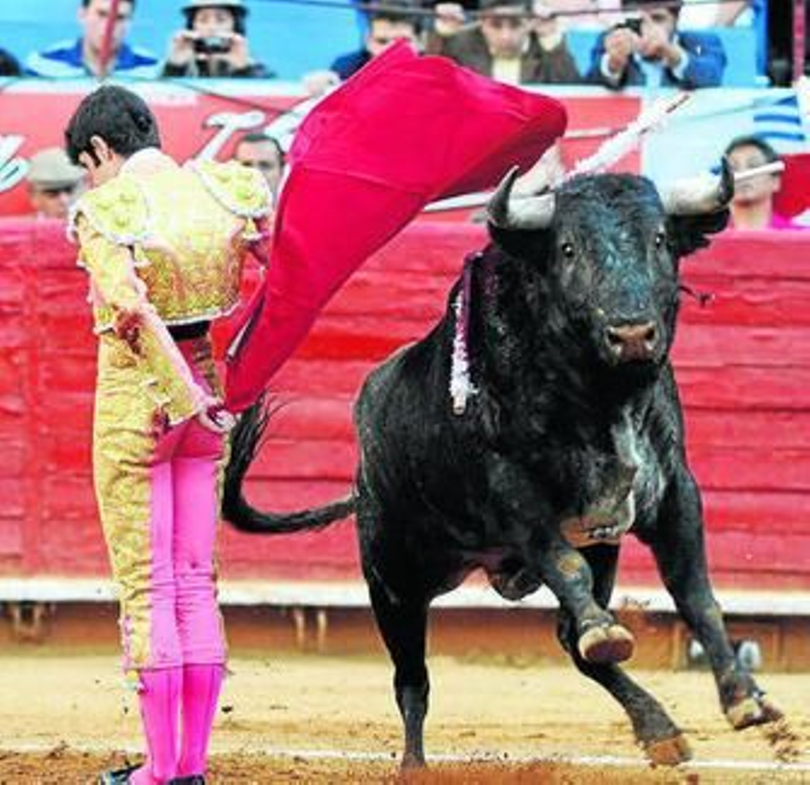 Alejandro Talavante, en una manoletina a su primer toro.