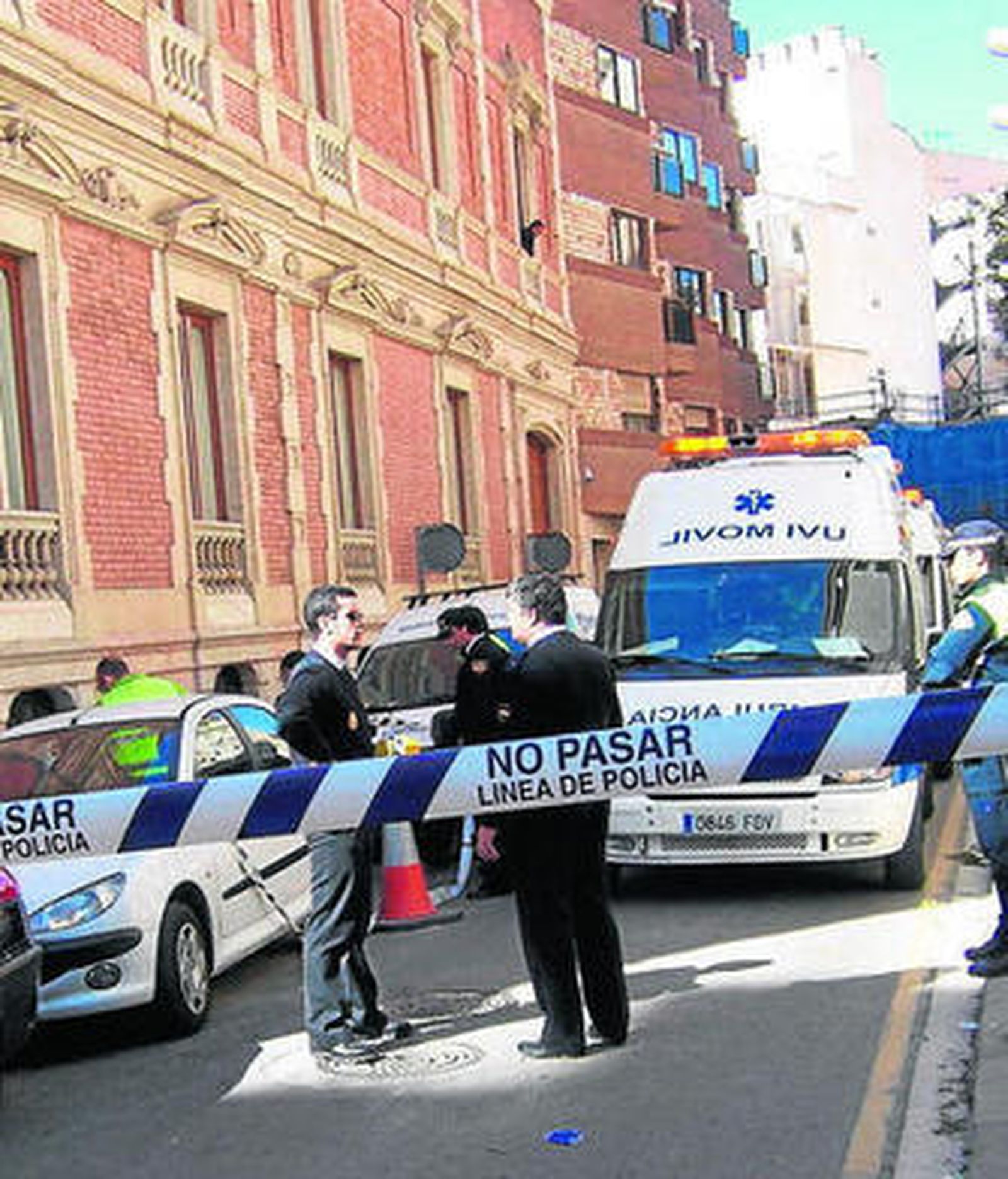 Una UVI Móvil durante una atención sanitaria en Almería.