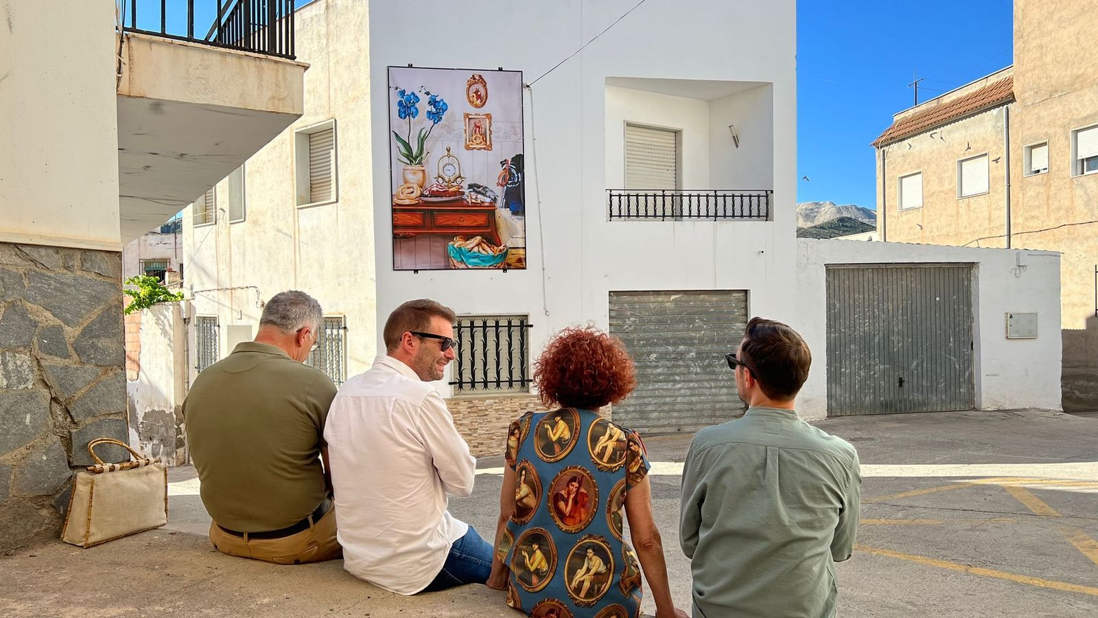 Otro de los trabajos expuestos al aire libre, en este caso en la calle Pablo Iglesias de Olula