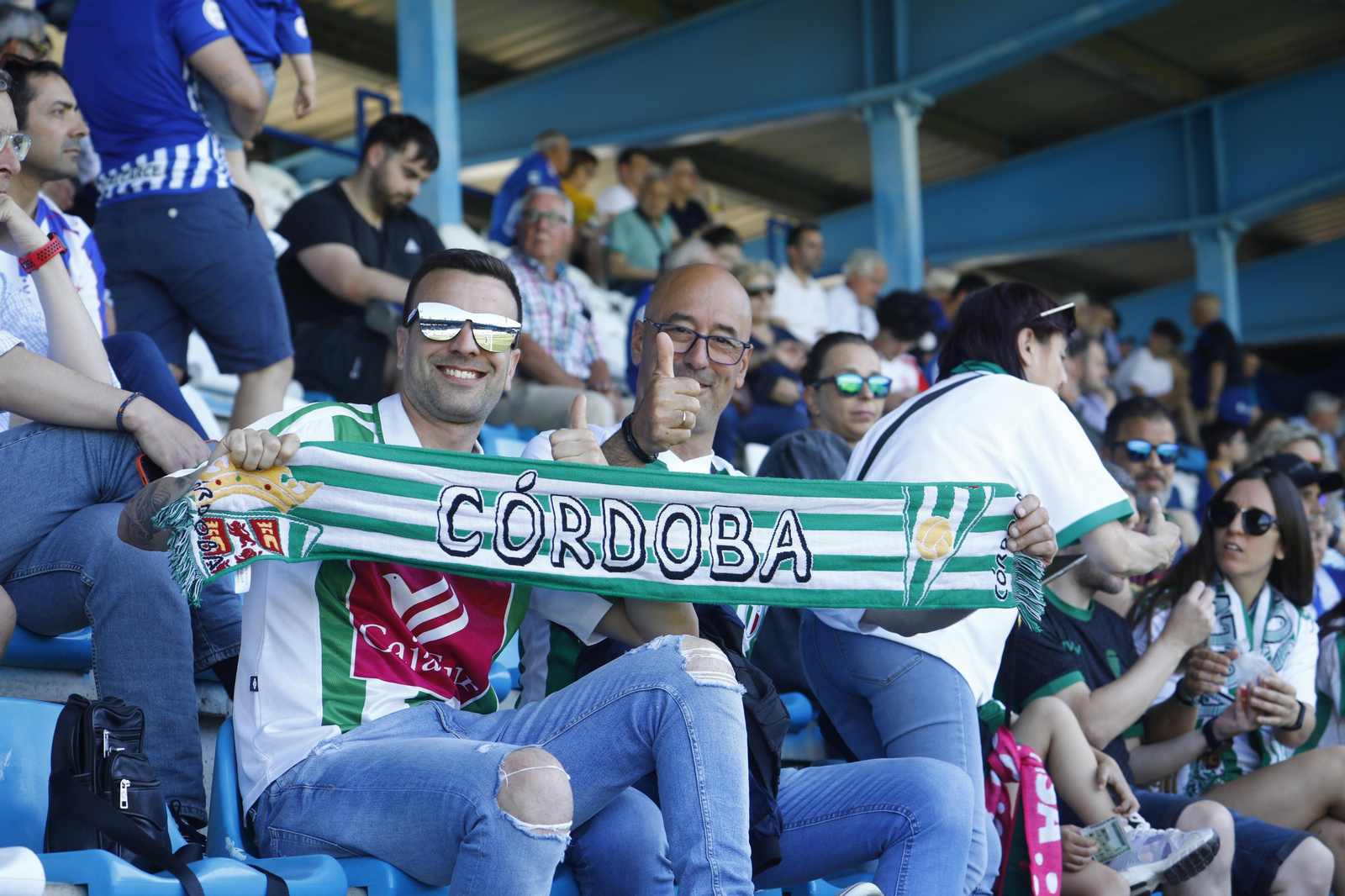 Las mejores fotos de la afición del Córdoba CF en el partido ante la Ponferradina en El Toralín Las mejores fotos de la afición del Córdoba CF en el partido ante la Ponferradina en El Toralín