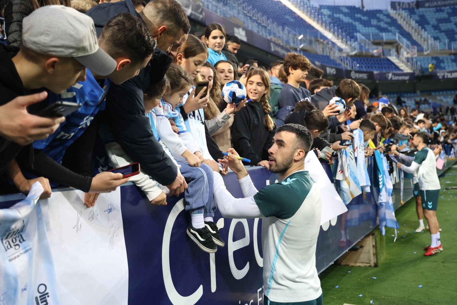 Búscate en las fotos del entrenamiento del Málaga CF en La Rosaleda