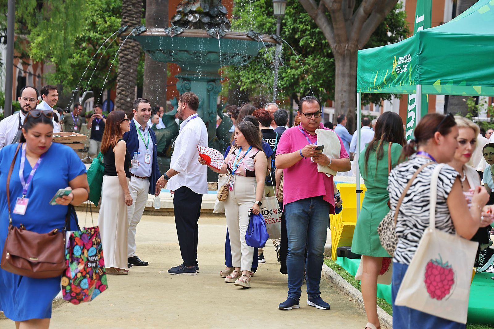 Imágenes del ambiente en el X Congreso de Frutos Rojos de Huelva