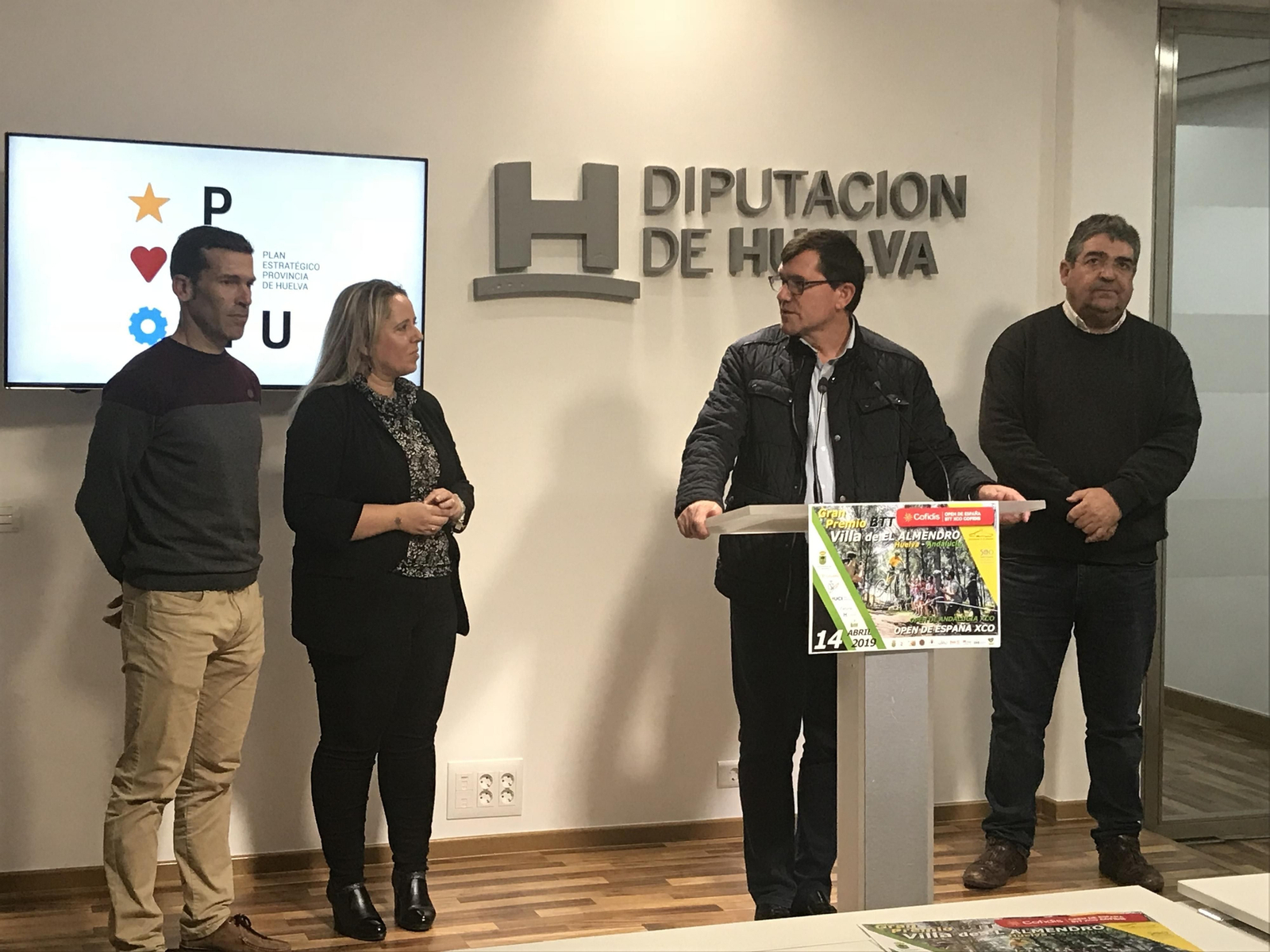 Javier Macías, María Alonso Mora, Antonio Beltrán y Lutgardo Vaz, en la presentación.
