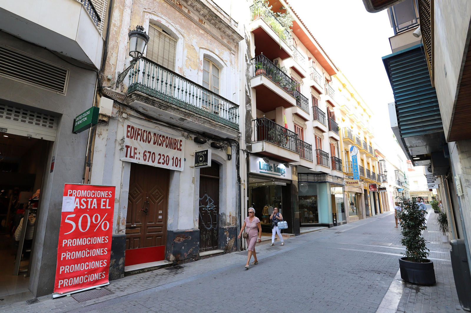 Imágenes de los comercios cerrados y ambiente de las calles del centro