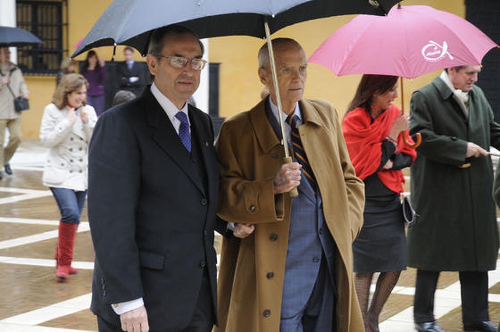 Guillermo Jiménez Sánchez, miembro del Tribunal Constitucional, y Jaime Ybarra, presidente de la Fundación Sevillana Endesa.

Foto: Juan Carlos Vázquez