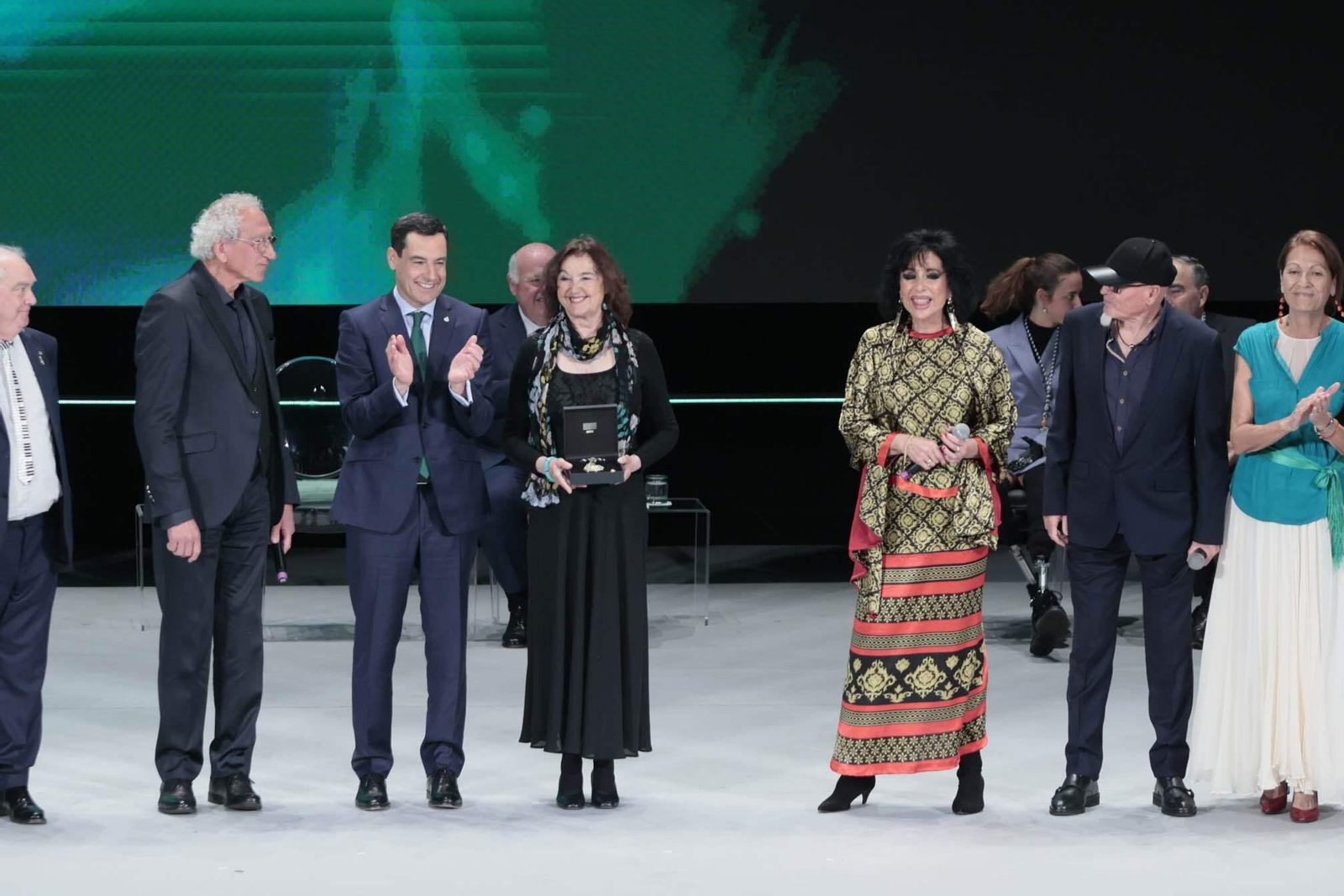 Las imágenes del acto de la entrega de los títulos de Hijo de Predilecto y las Medallas de Andalucía