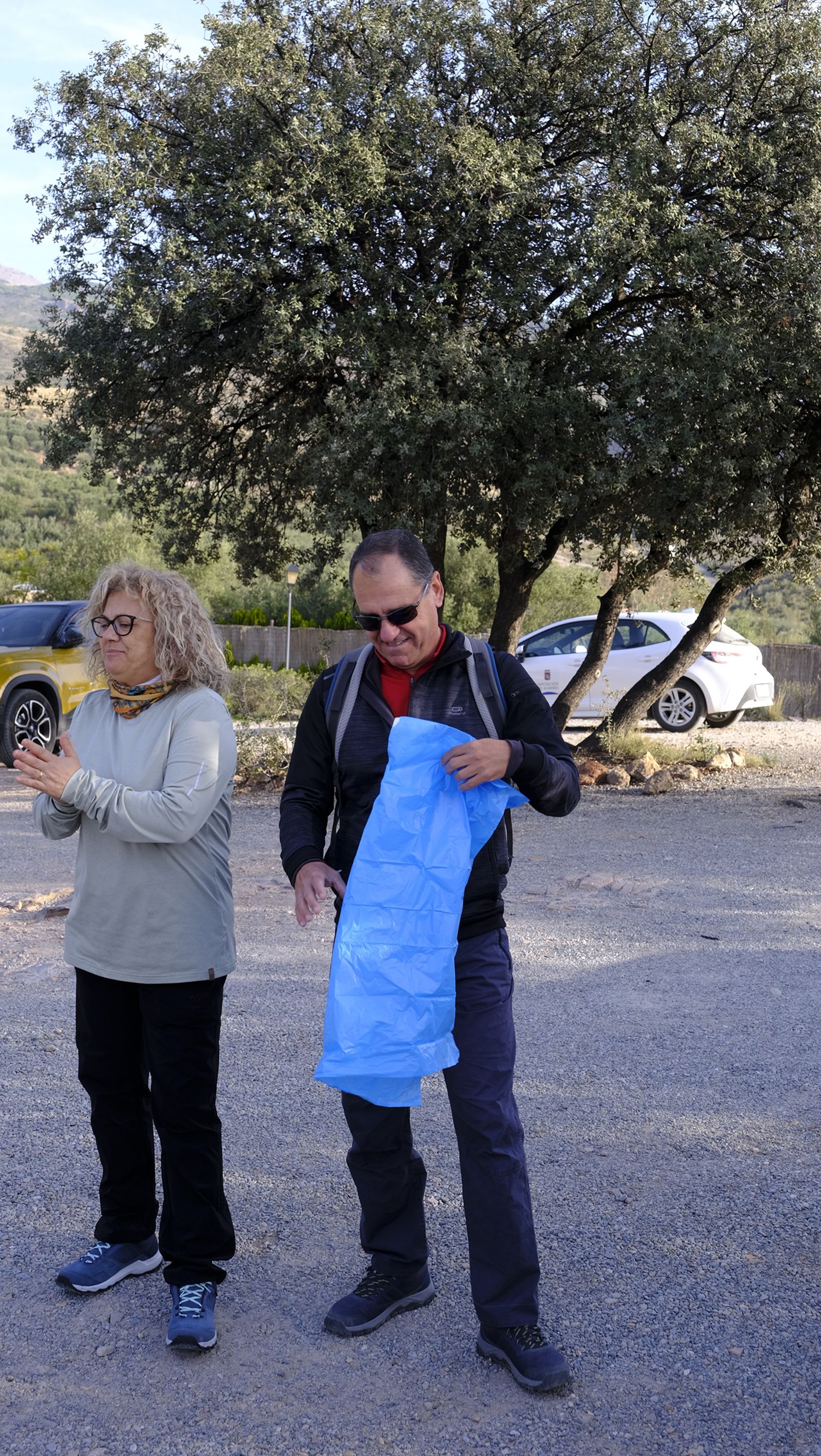 Limpieza y senderismo por la Alpujarra, en imágenes