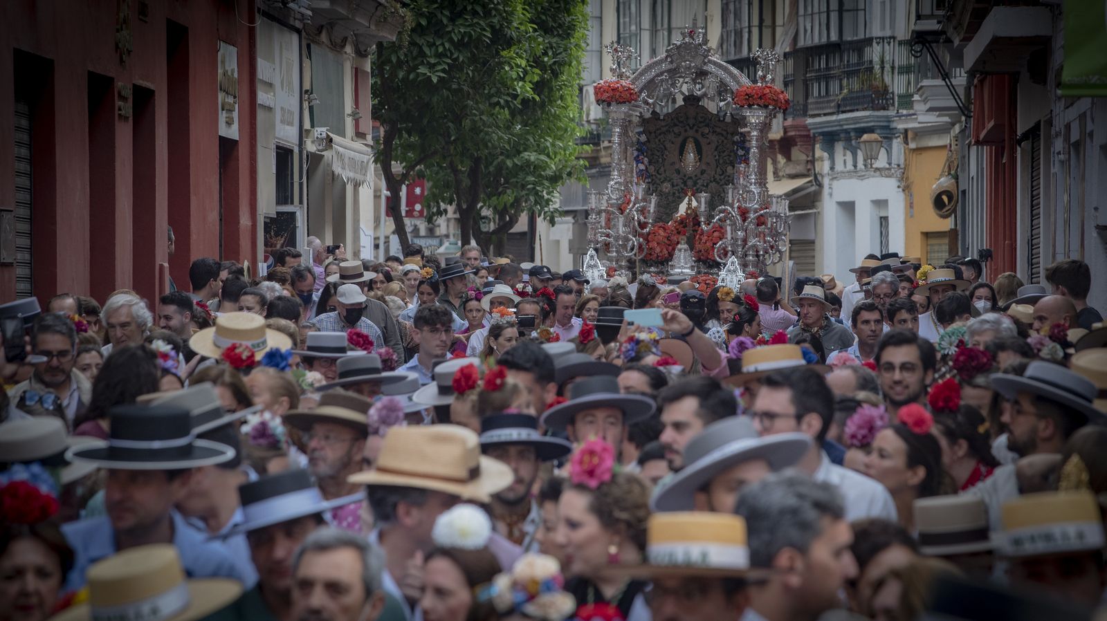 Las imágenes de la salida de la Hermandad del Rocío de Sevilla