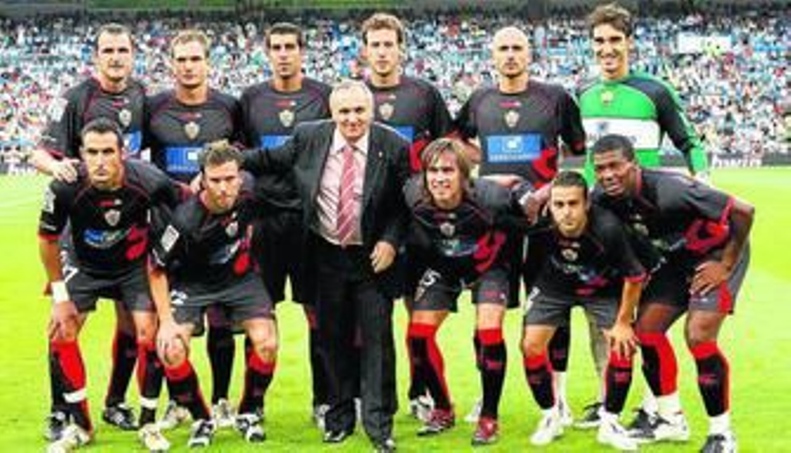 Alfonso García se echó la foto con el once titular en el primer partido del Almería en el Santiago Bernabéu.
