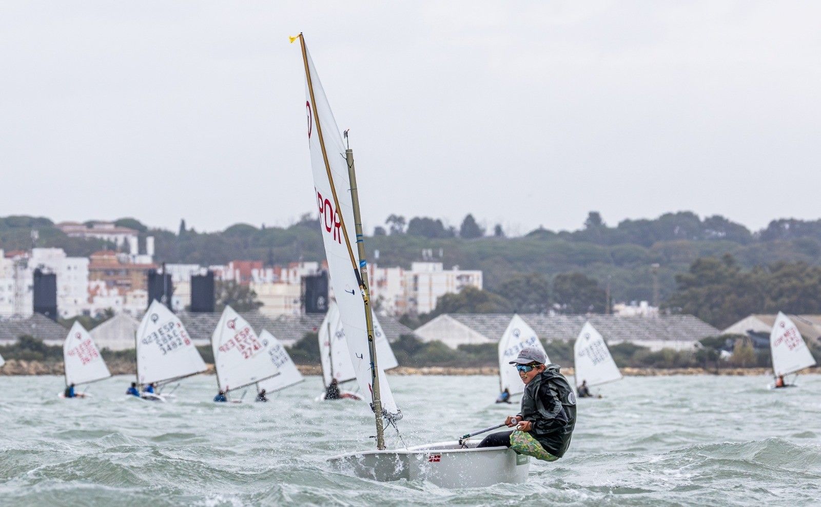 Guilherme Magalhaes Costa en aguas de la Bahía de Cádiz.