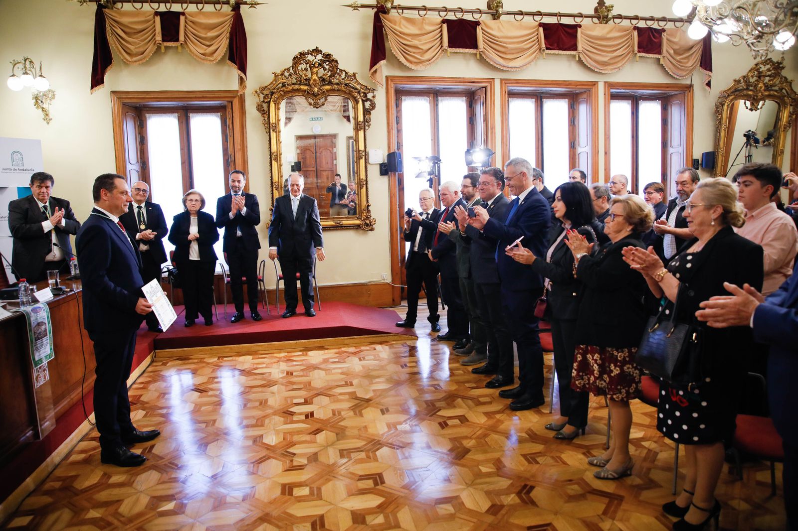 Juan Manuel Martín Robles ingresa como académico de Historia de Andalucía y te lo contamos en imágenes
