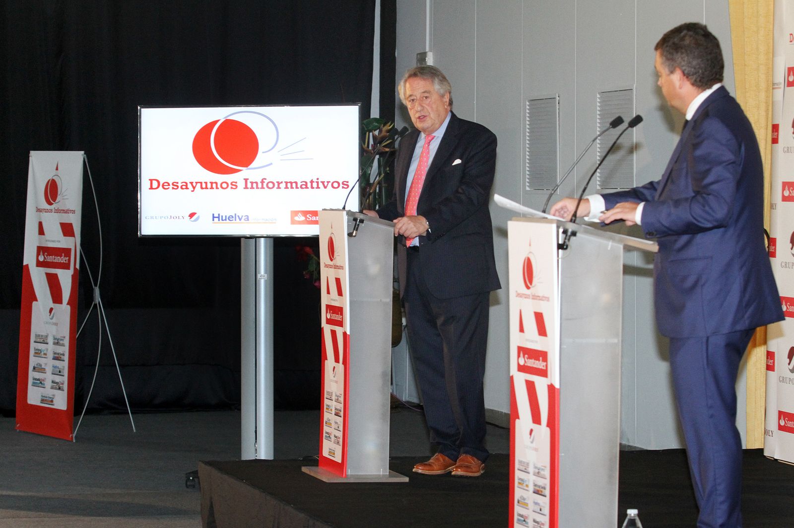 Imágenes del Desayuno Informativo del Grupo Joly con Javier Targhetta