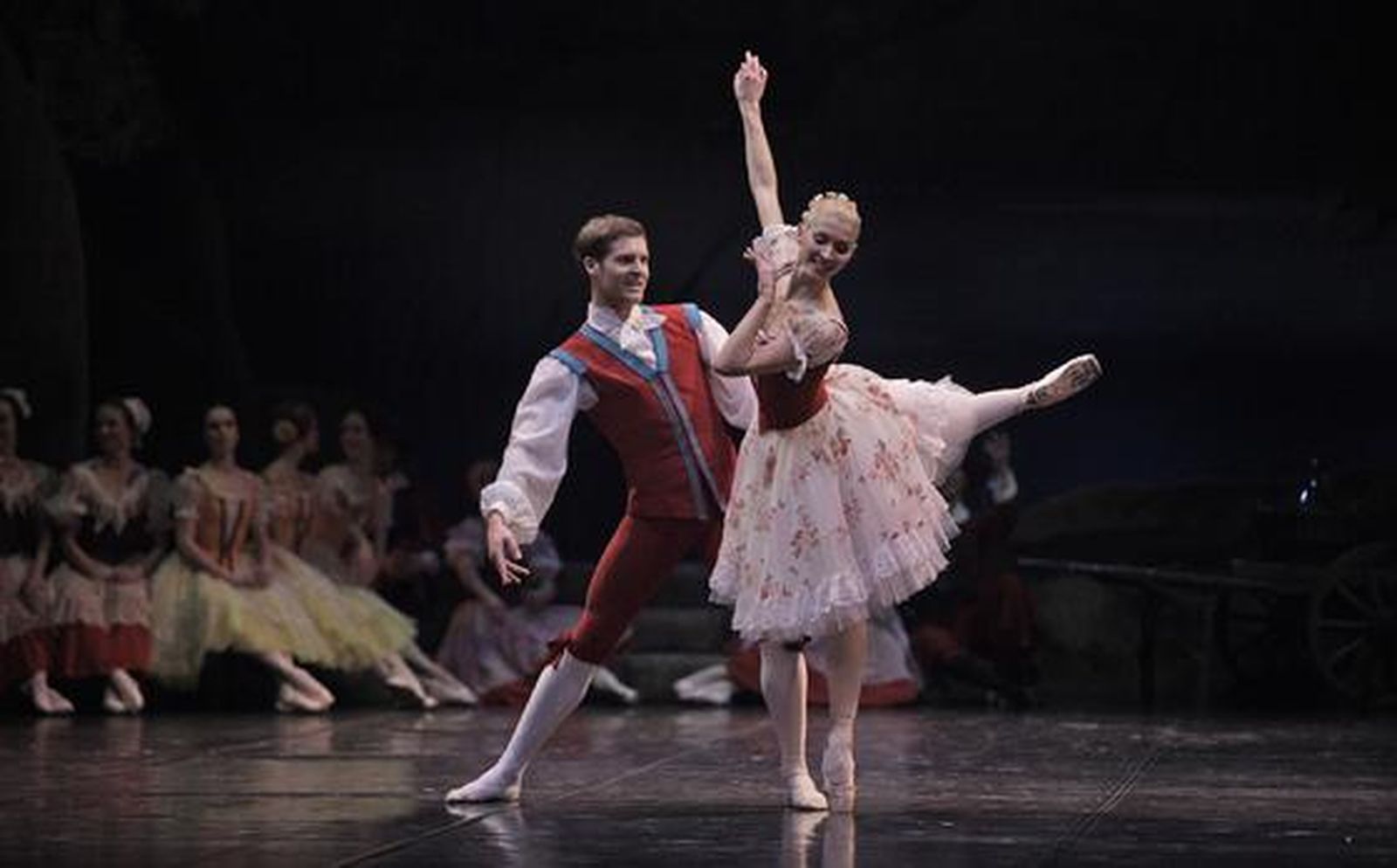 Imágenes de 'Giselle' en el Teatro de la Maestranza. / Antonio Pizarro