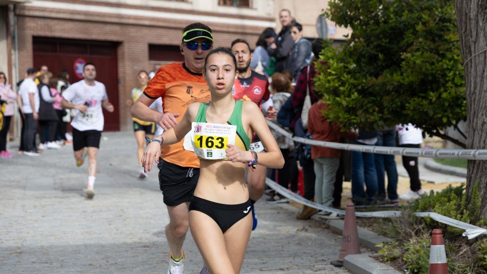 Más de 2.100 participantes corren para promover la salud en Jaén, en imágenes (1)