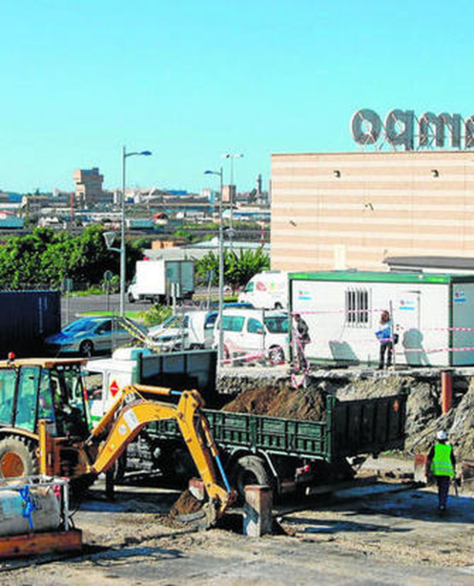 La primera fase de la obra ya ha concluido y se construyen ya los edificios que acogerán comercios y cines.