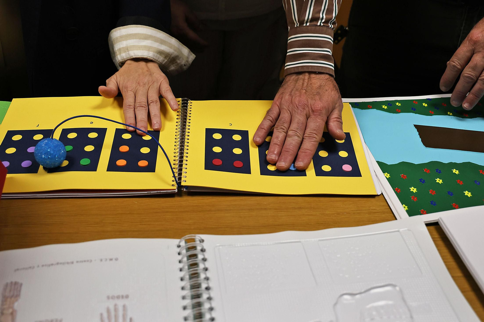 Inauguración de la Semana del Grupo Social ONCE y exposición de material educativo, braille y tiflotécnico