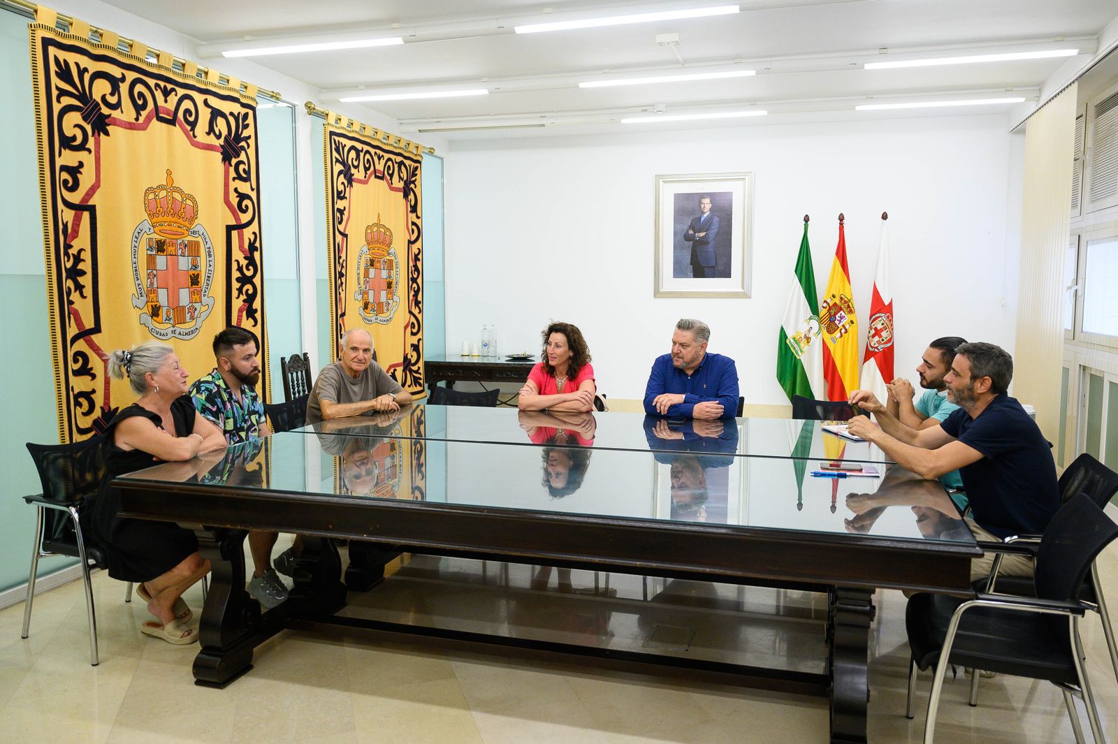 María Vázquez y Diego Cruz con la nueva directiva de FEMACA.