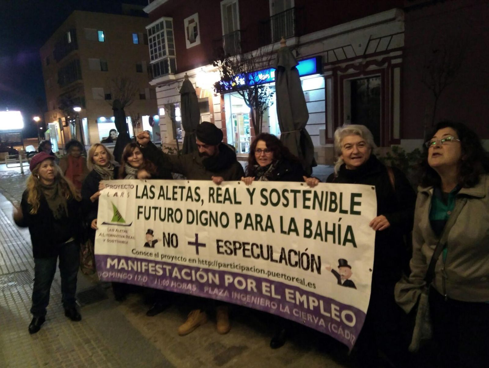 Concentración de quienes apoyan el proyecto alternativo de Las Aletas.