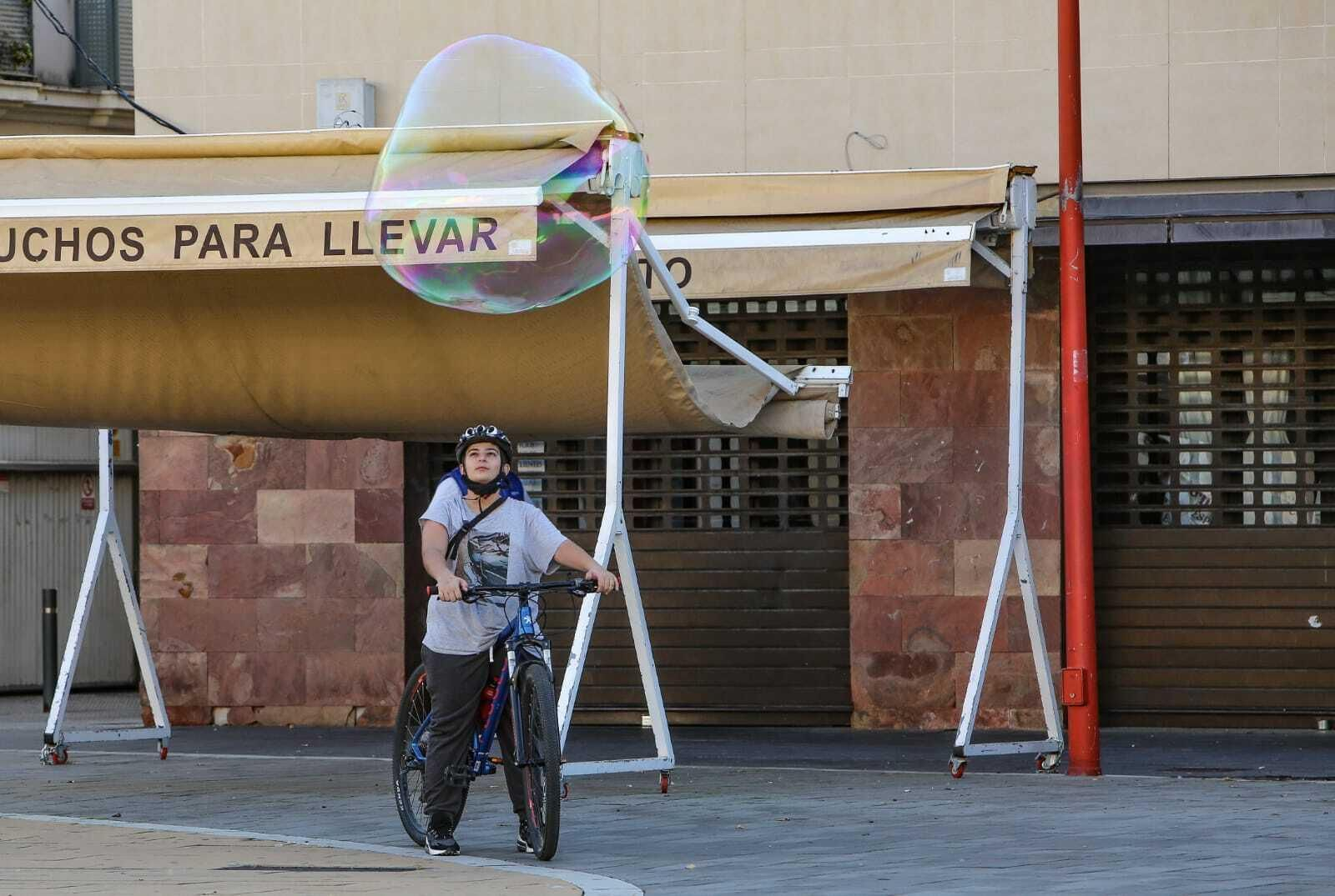 Imágenes de la primera jornada de cierres en bares y comercios de Chiclana
