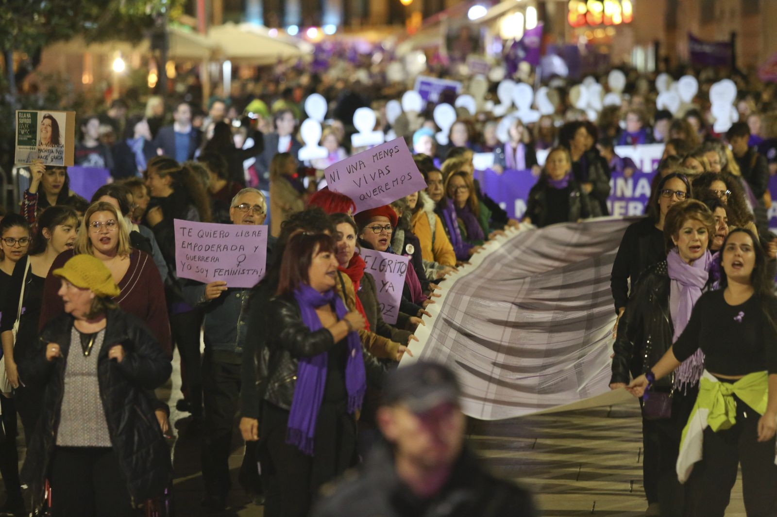 Fotos de la manifestación del 25N contra la violencia de género en Málaga