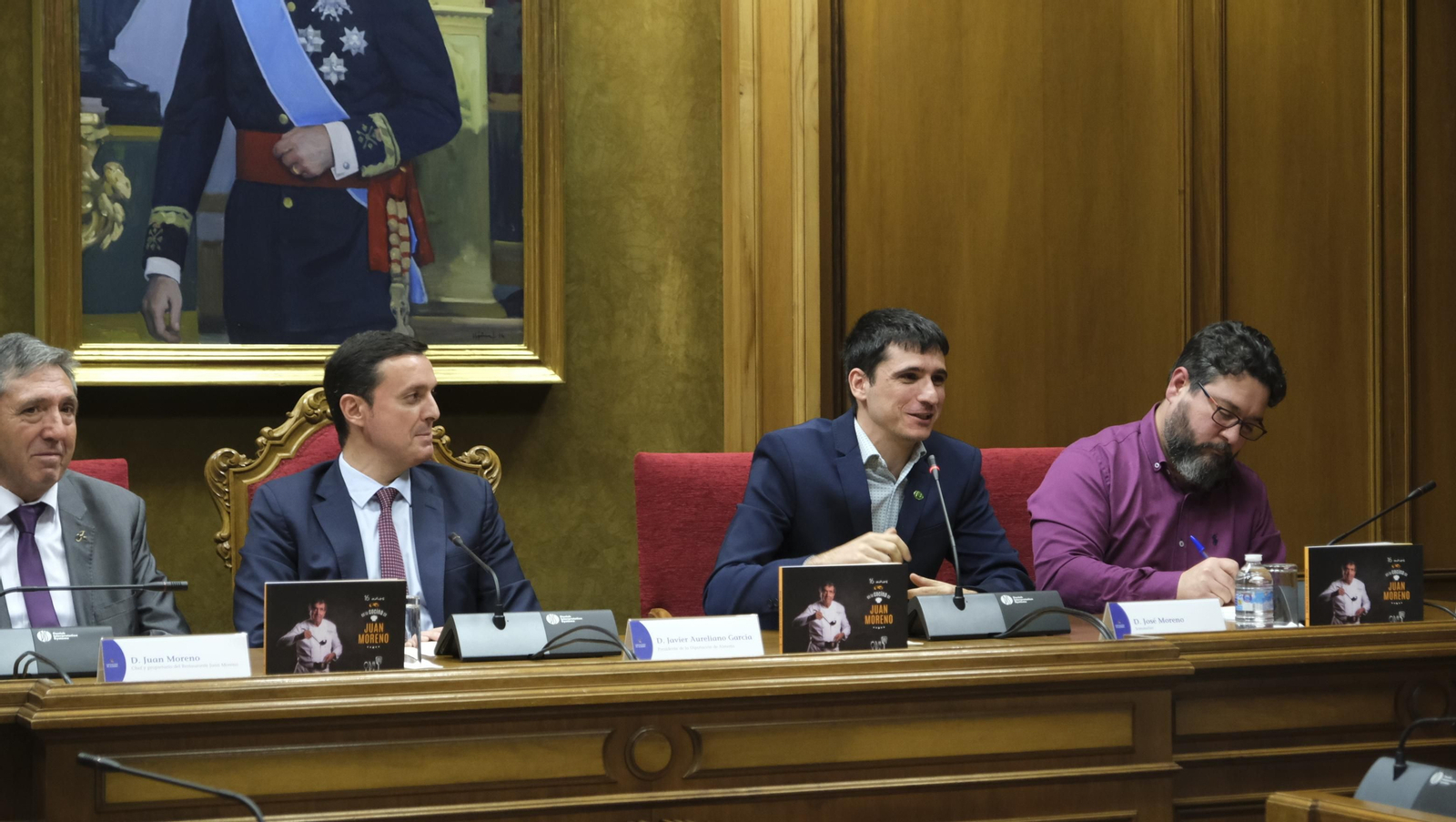 Imágenes de la presentación del libro del cocinero Juan Moreno, en la Diputación de Almería