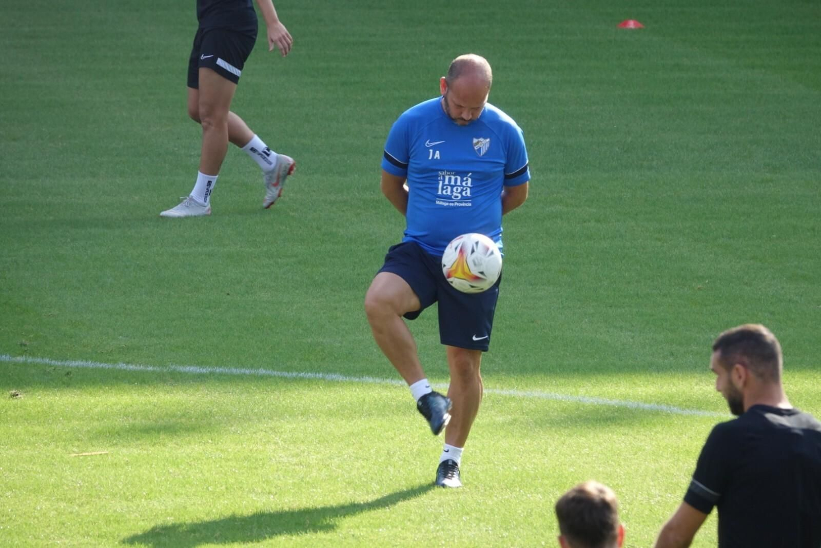 Galería de imágenes: El Málaga CF se da un bañito de masas