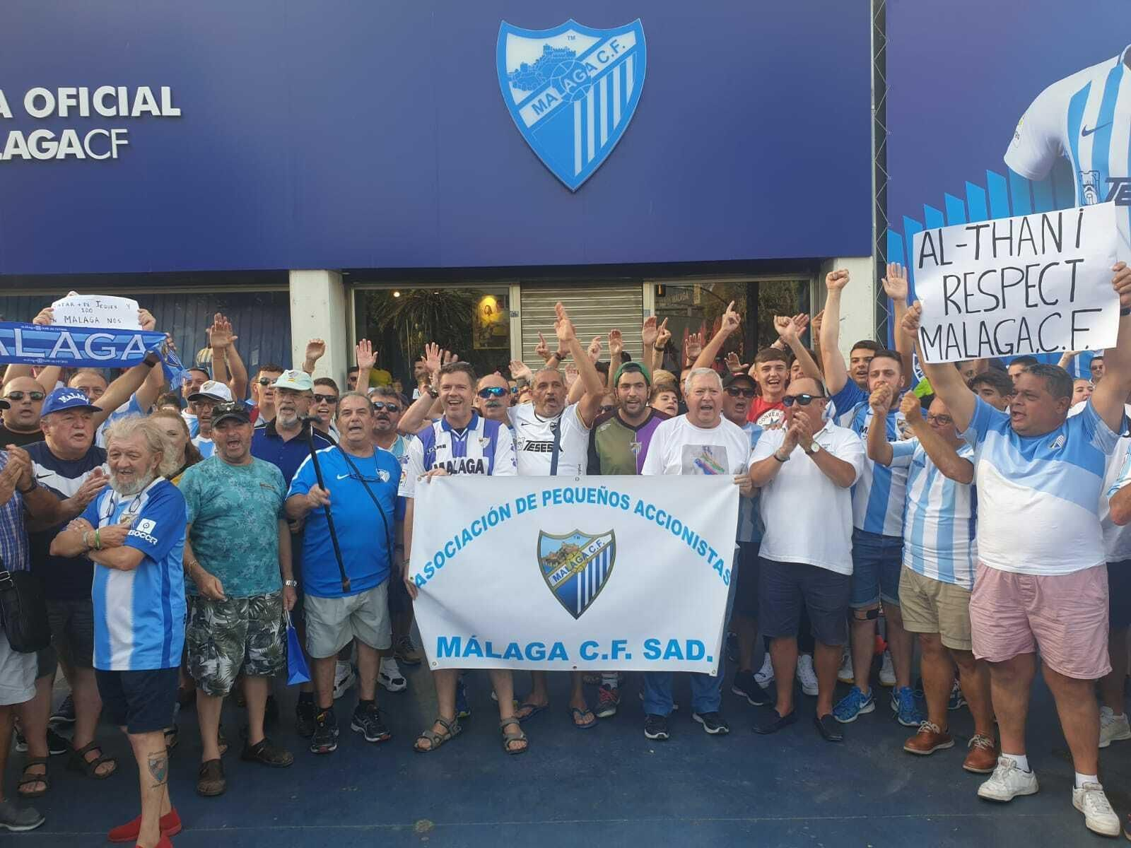 La manifestación contra el jeque Al-Thani en Málaga, en fotos