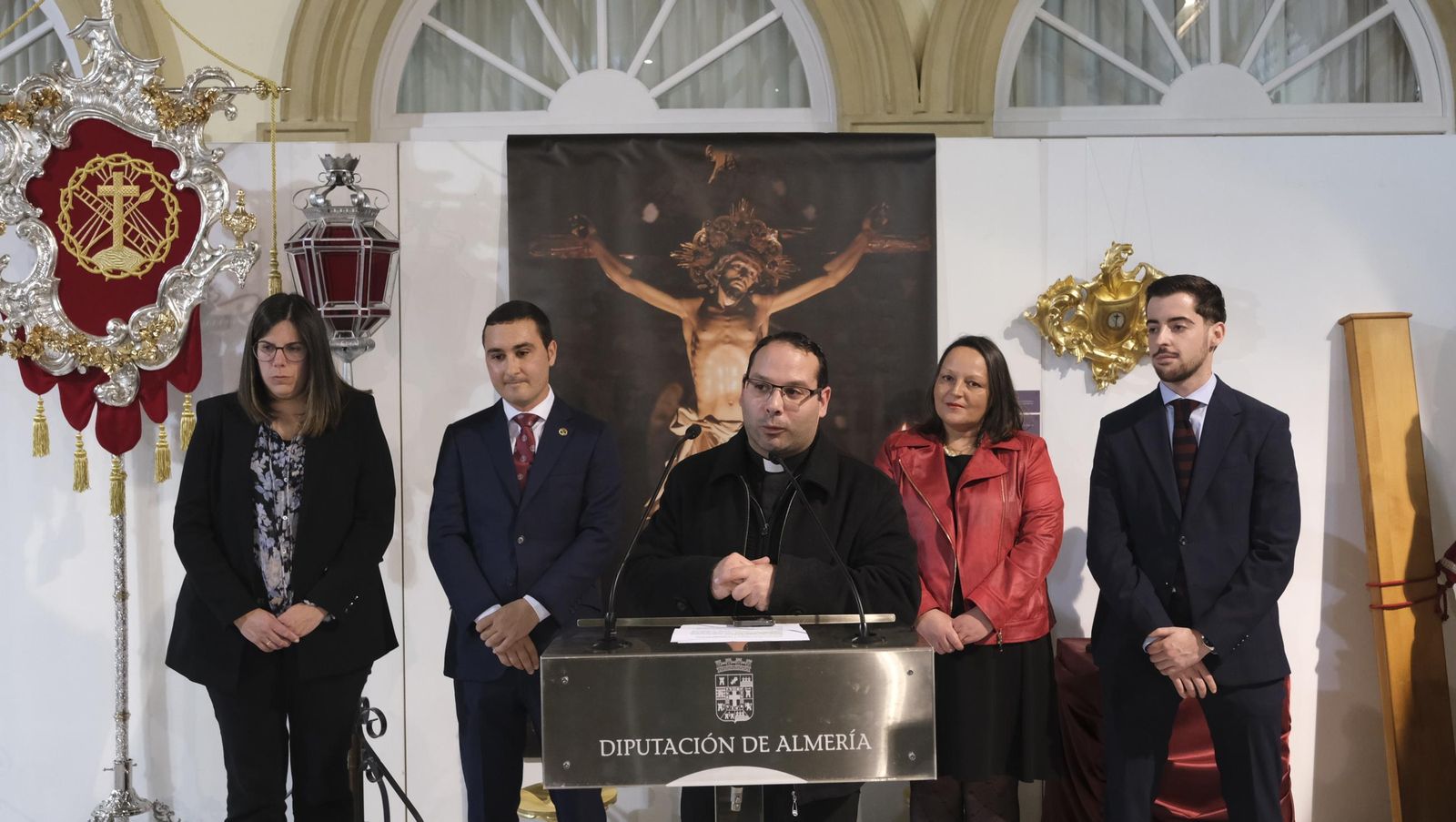 Fotos de la exposición de la Cofradía del Perdón y los Afligidos de Vélez Rubio en la Diputación de Almería