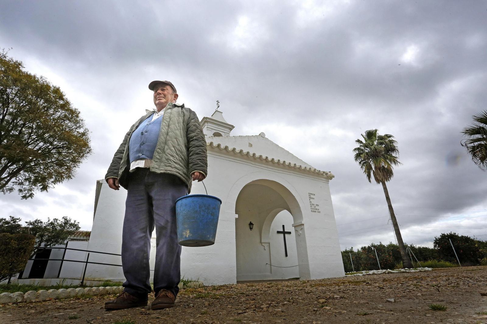 La ermita de La Ina del siglo XIV, a dos kilómetros del núcleo rural, atendida por el párroco de Torrecera, fotografiada el pasado martes.