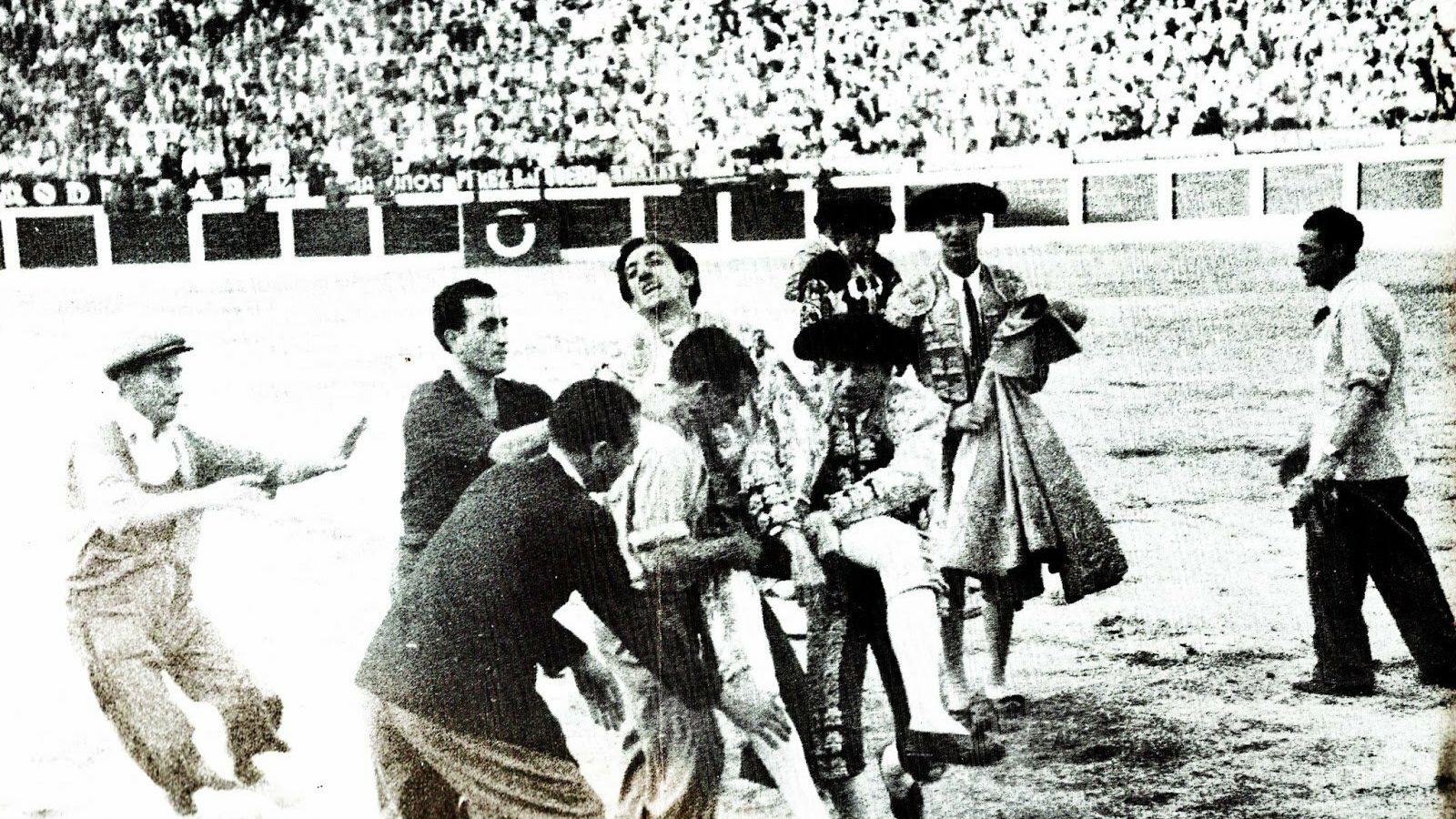 Manolete justo después de su cogida mortal.