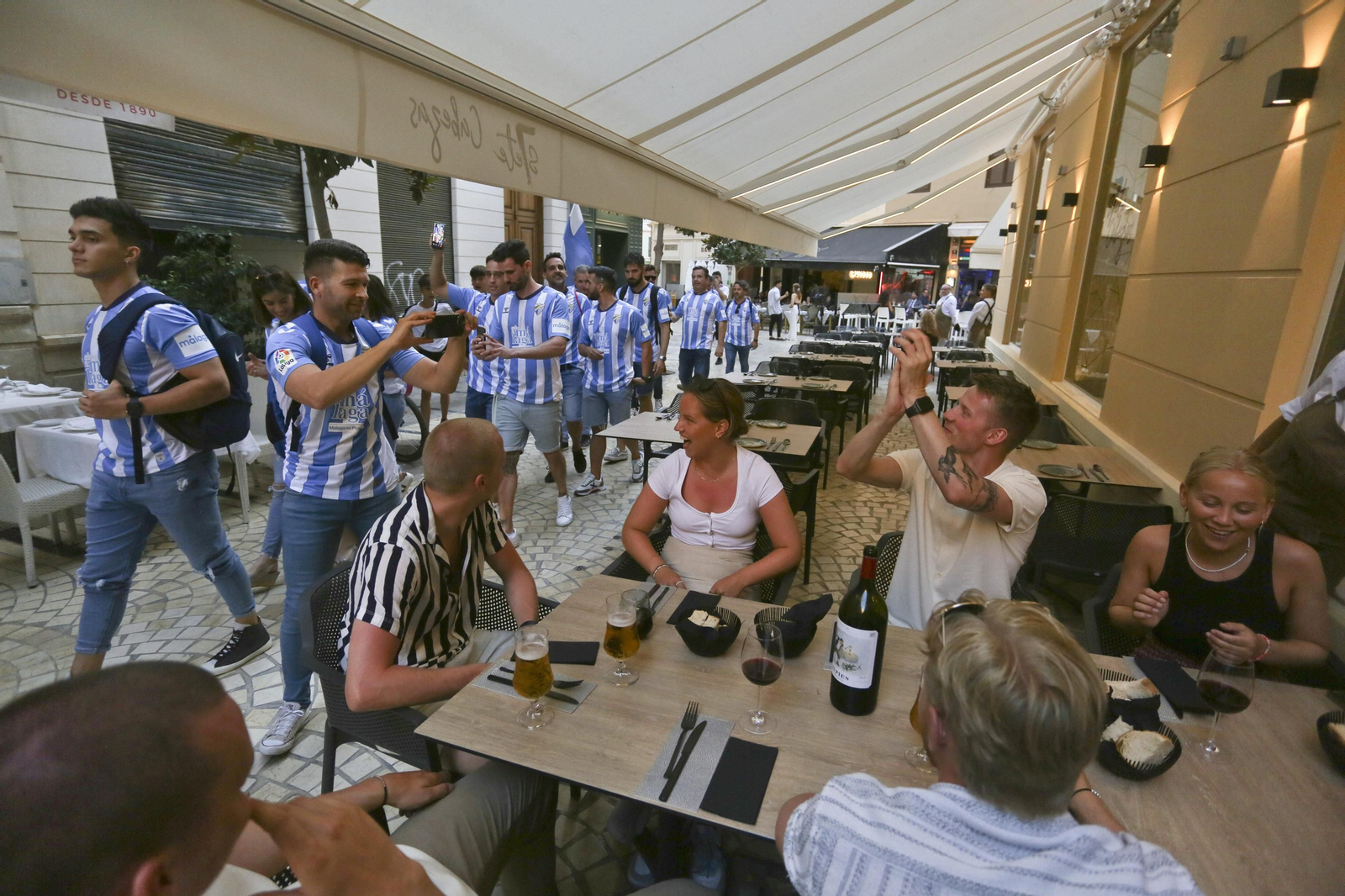 Las camisetas del Málaga CF toman el centro de la ciudad Las camisetas del Málaga CF toman el centro de la ciudad