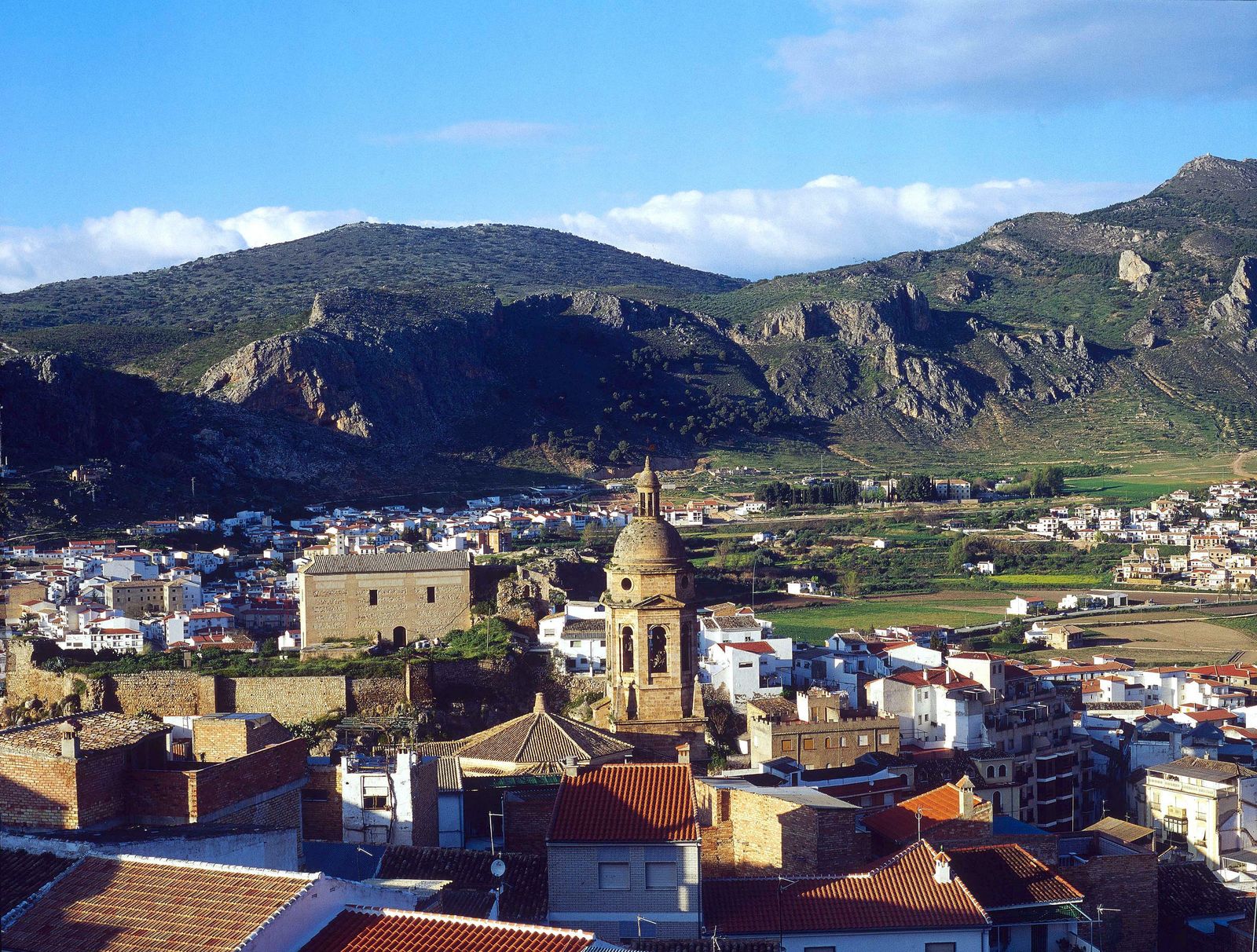 Las elecciones municipales en Loja: cifras y candidatos