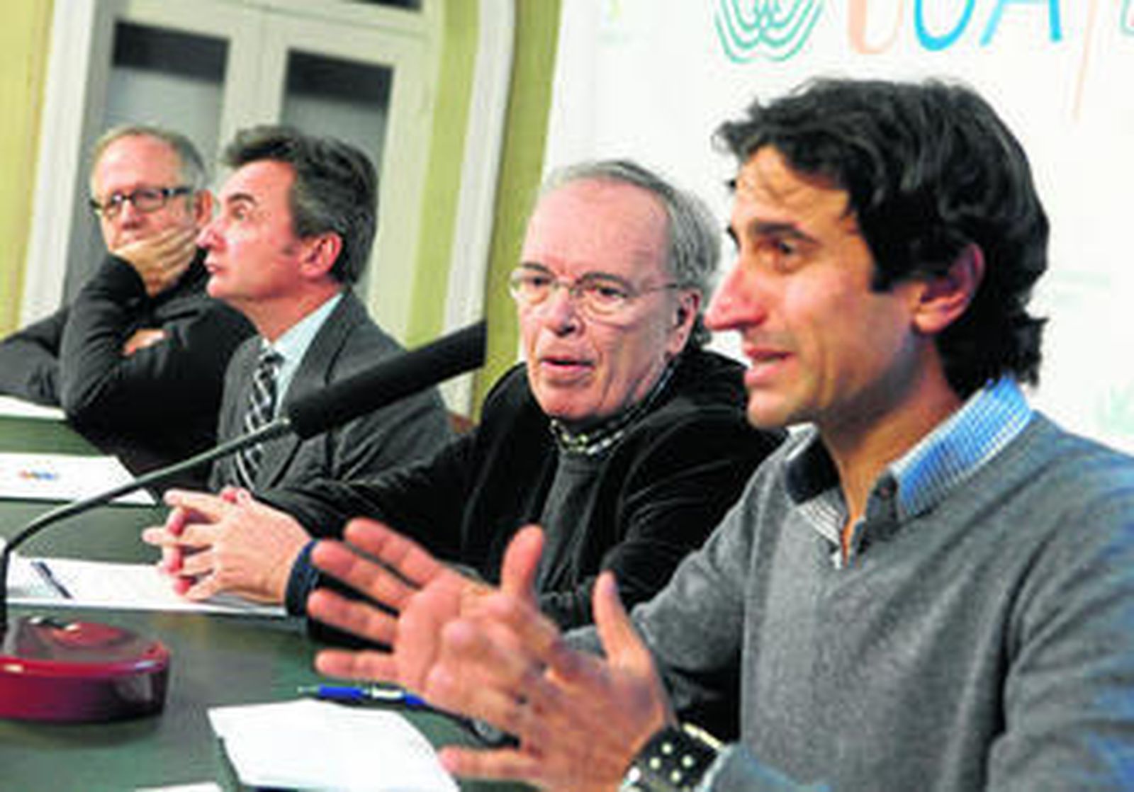 De izquierda a derecha, Juan José Téllez, Eduardo González, Antonio Hernández y José Jurado, ayer en el Rectorado.