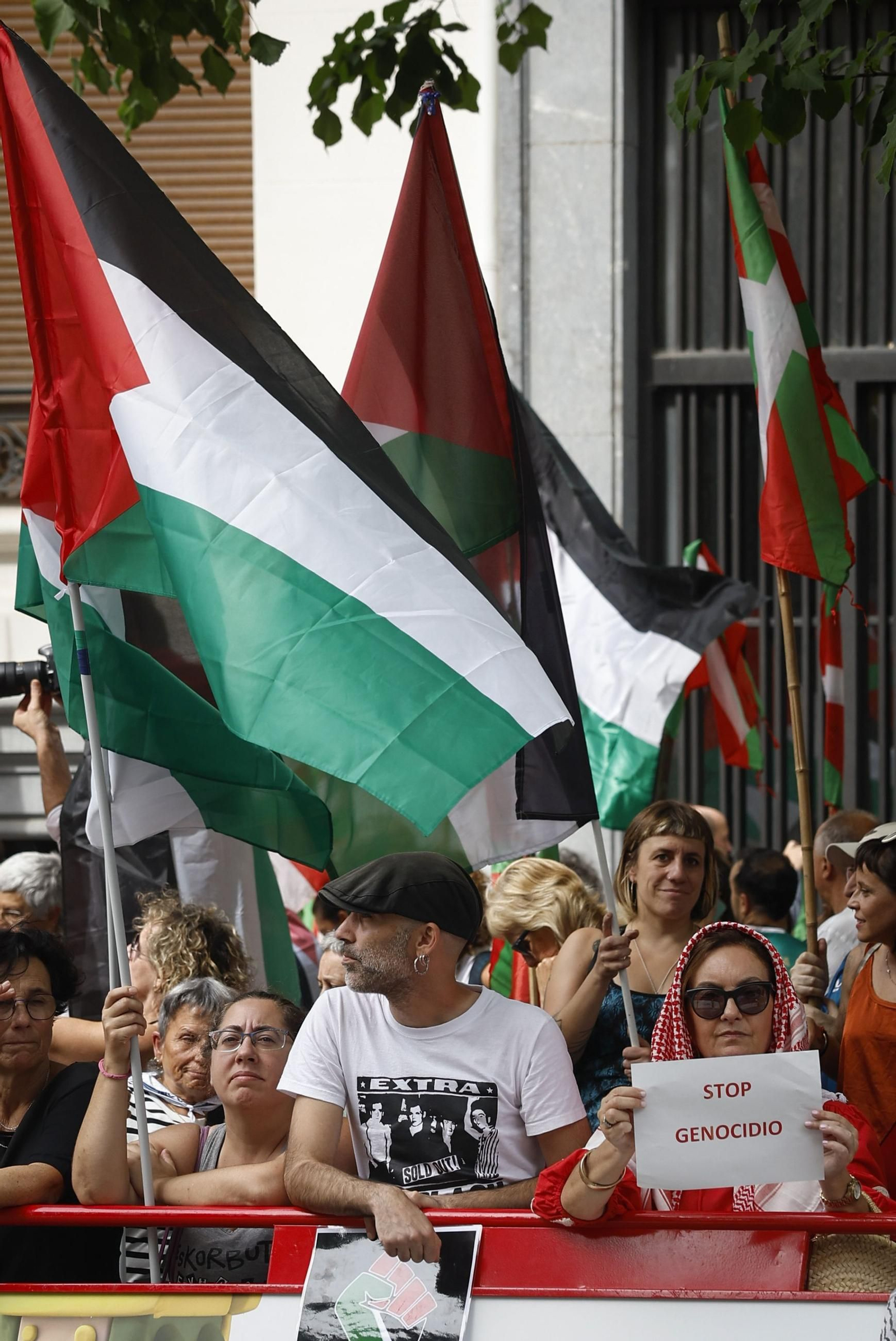 Las fotos de la Vuelta a España con el lío de la suspensión en Bilbao | Etapa 11