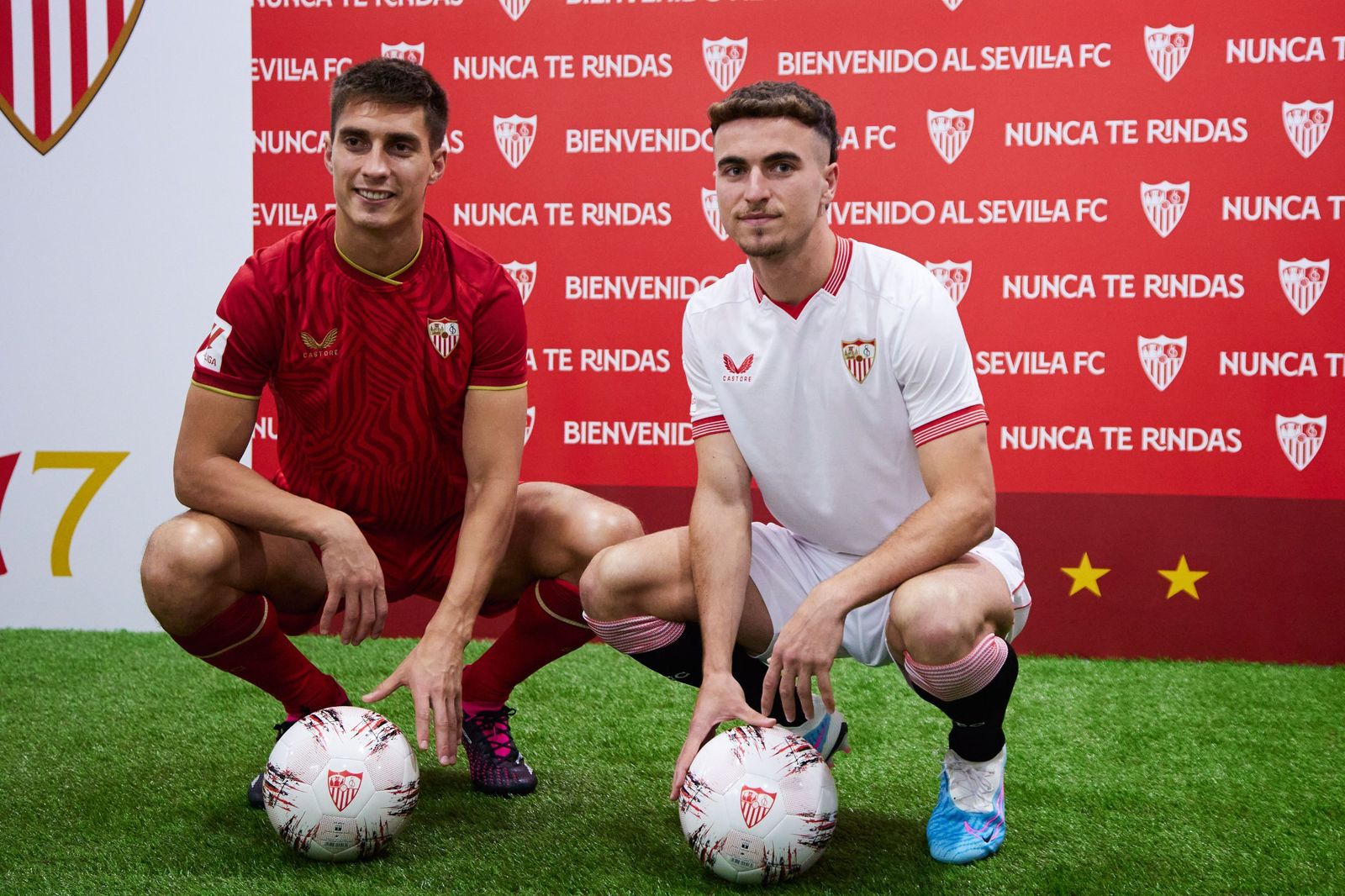 Gattoni y Pedrosa, con las nuevas equipaciones roja y blanca respectivamente.