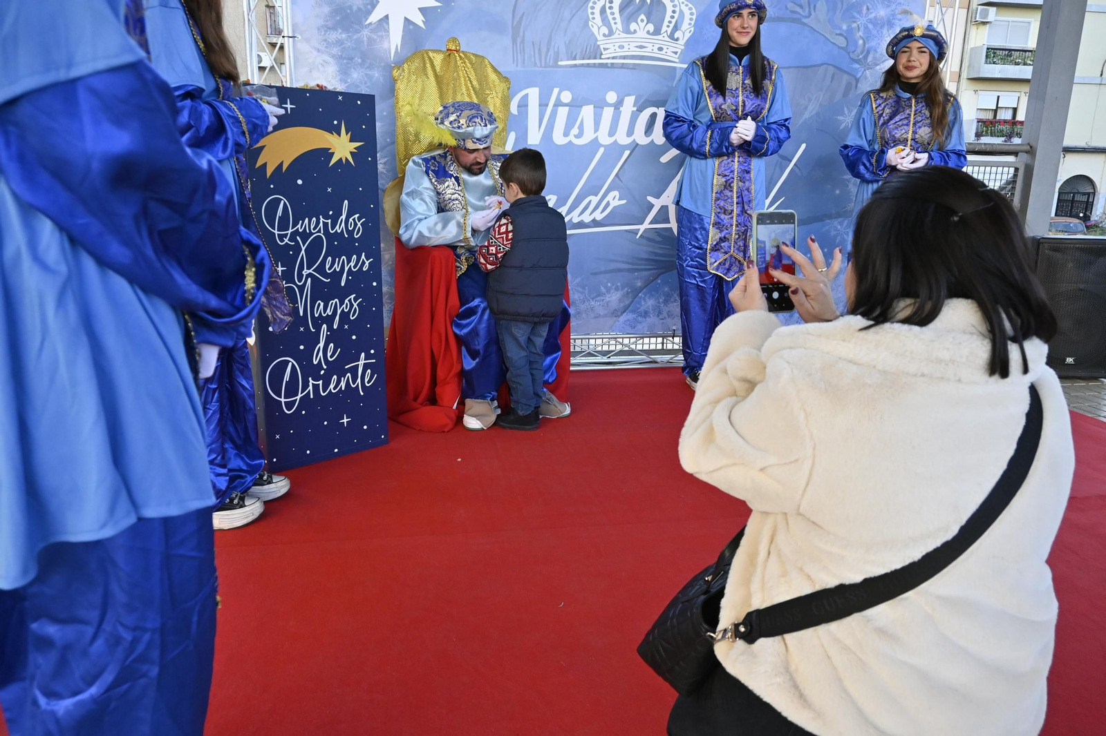 Recogida de cartas del paje real en la plaza Miguel Raya en el Molino, en imágenes
