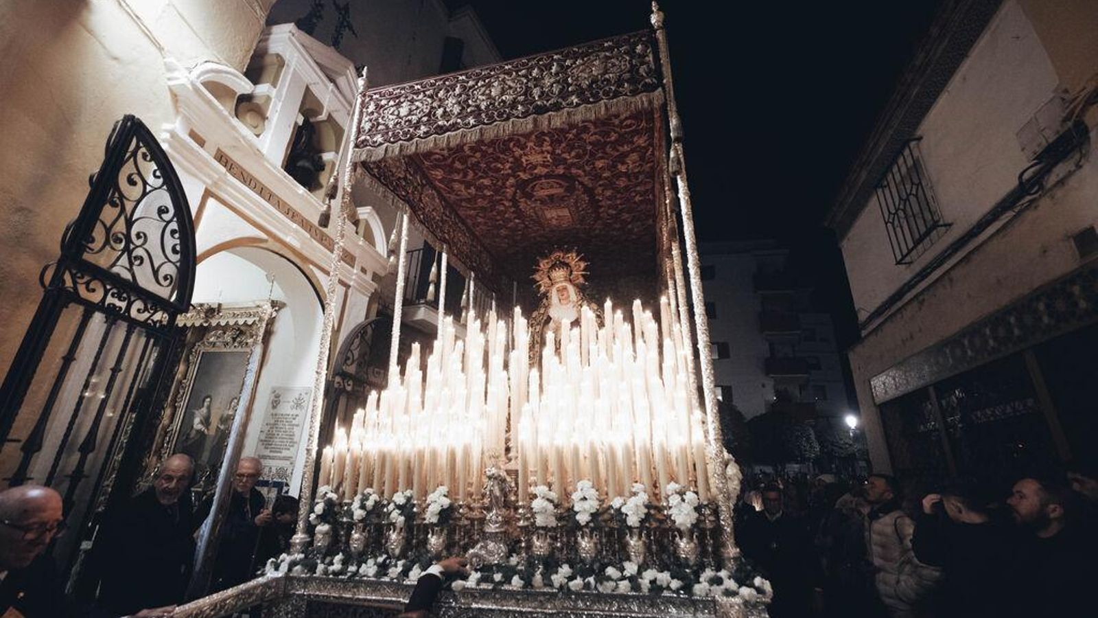 El palio de la Presentación llega al Postigo