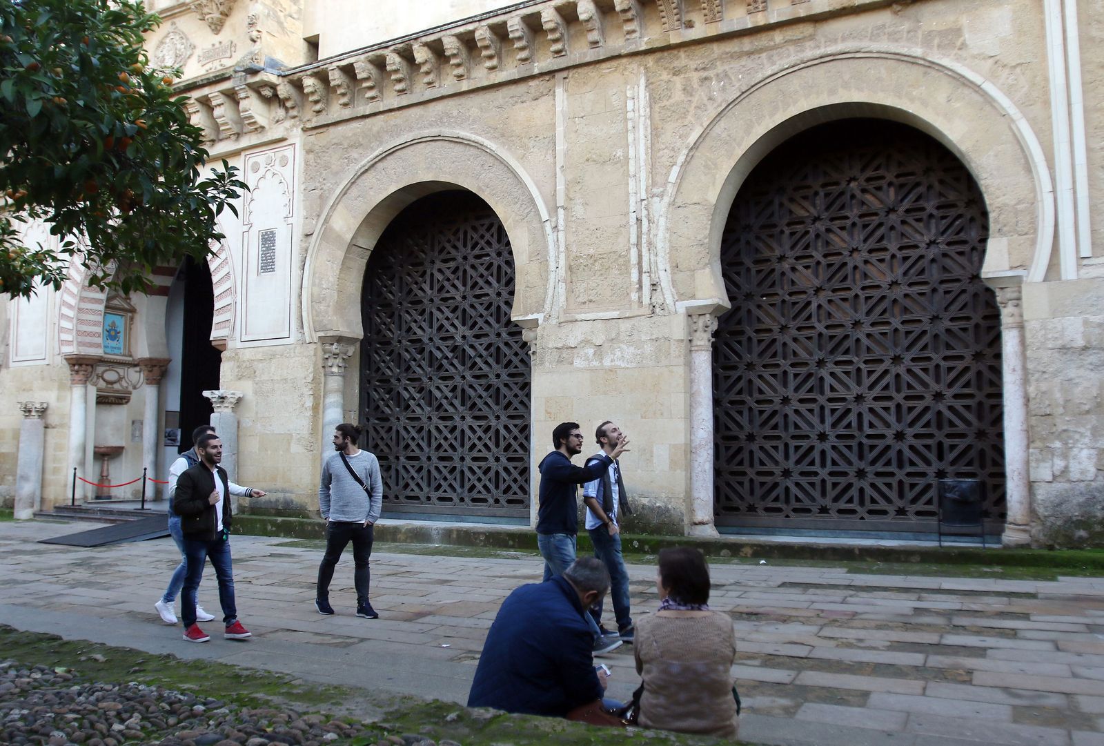 Imagen de la puerta de la Mezquita-Catedral donde se retirará la celosía.