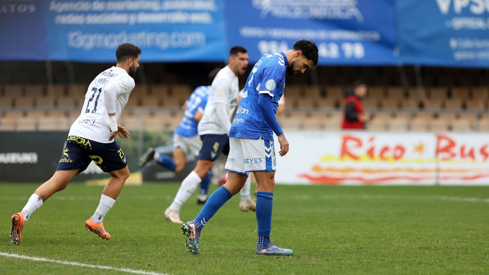 Imágenes del Xerez DFC contra el UCAM Murcia CF en Chapín