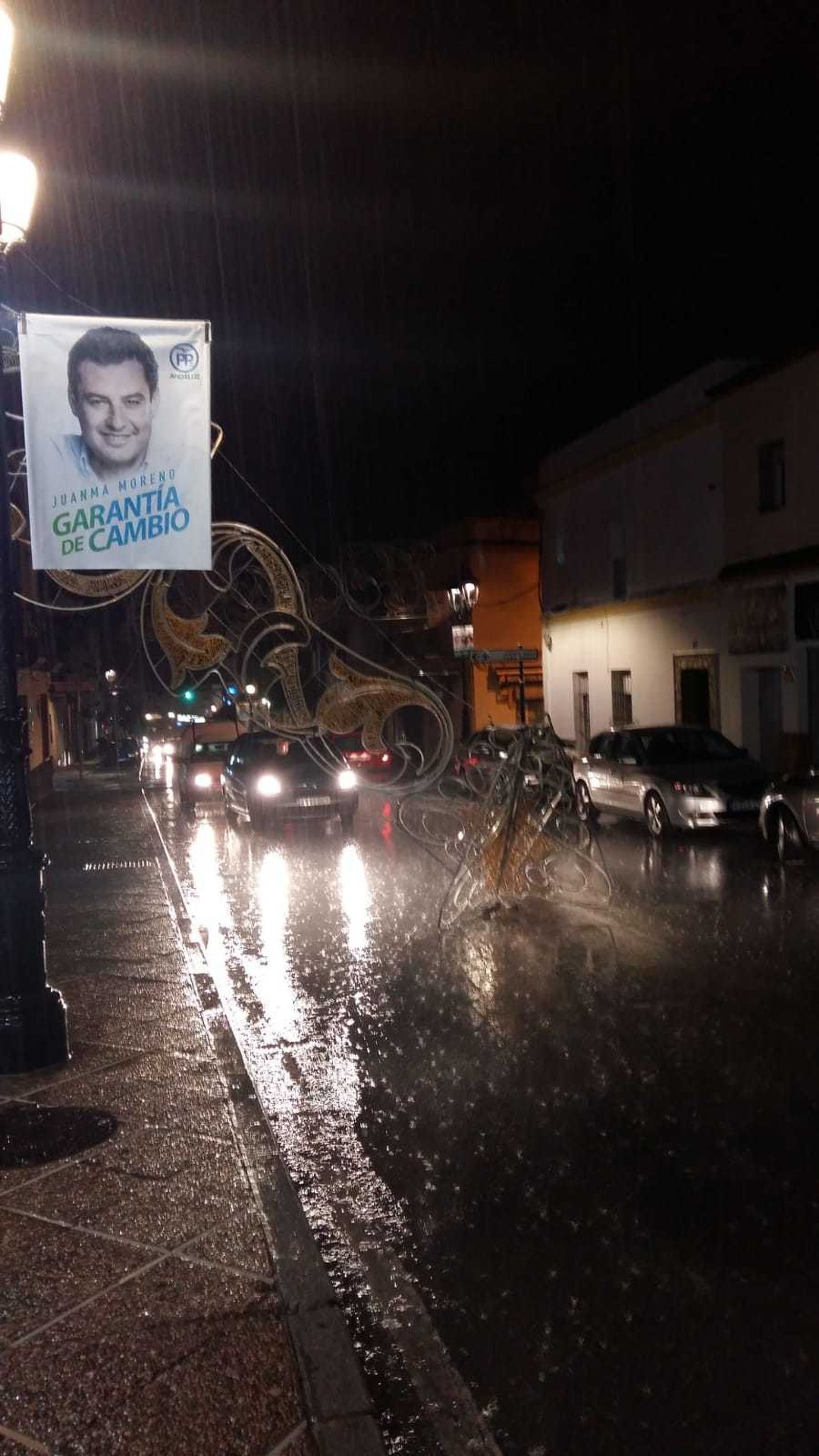 Luces en mitad de la calzada de la calle Ancha.