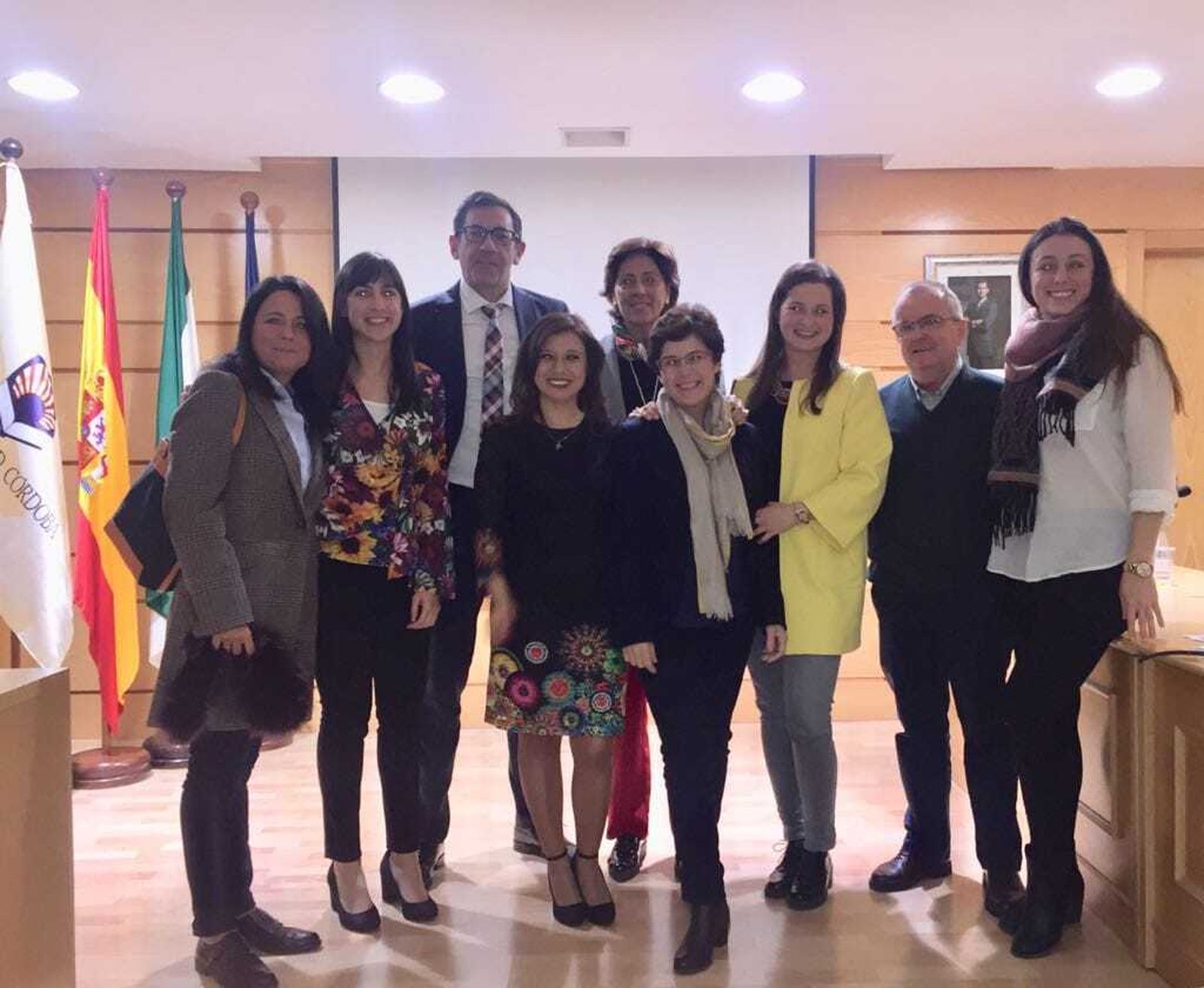 De izquierda a derecha: Belén Huerta, Barrero, Rafael Astorga, Ana Lucía Solarte, Carmen Tarradas, Inmaculada Luque, Ángela Galán, Alfonso Maldonado, Fabiana de Aguiar, del grupo de investigación ‘Sanidad animal: diagnóstico y control de enfermedades’ de la UCO.