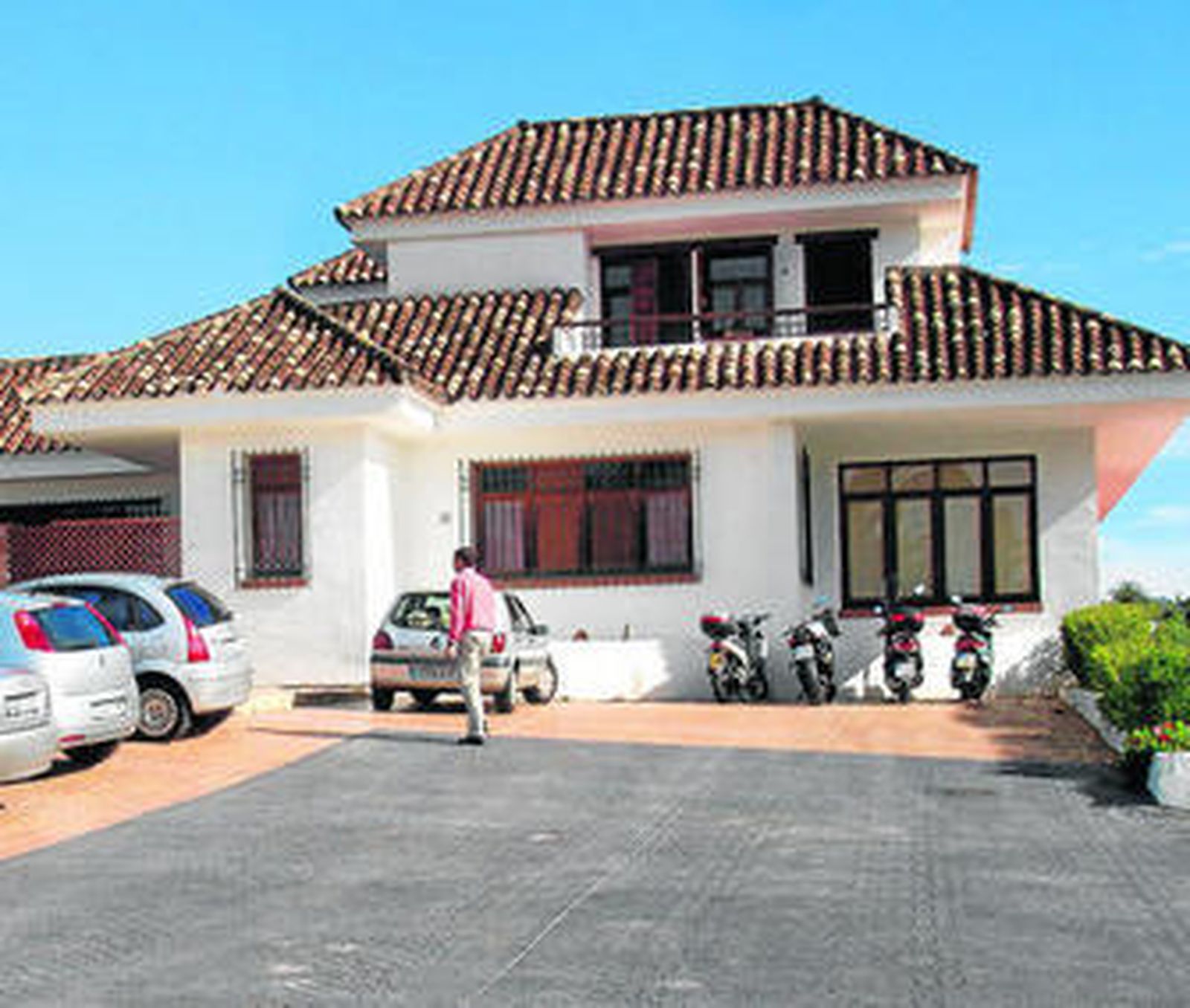 Acceso a la finca El Pinillo, que albergará la Universidad.