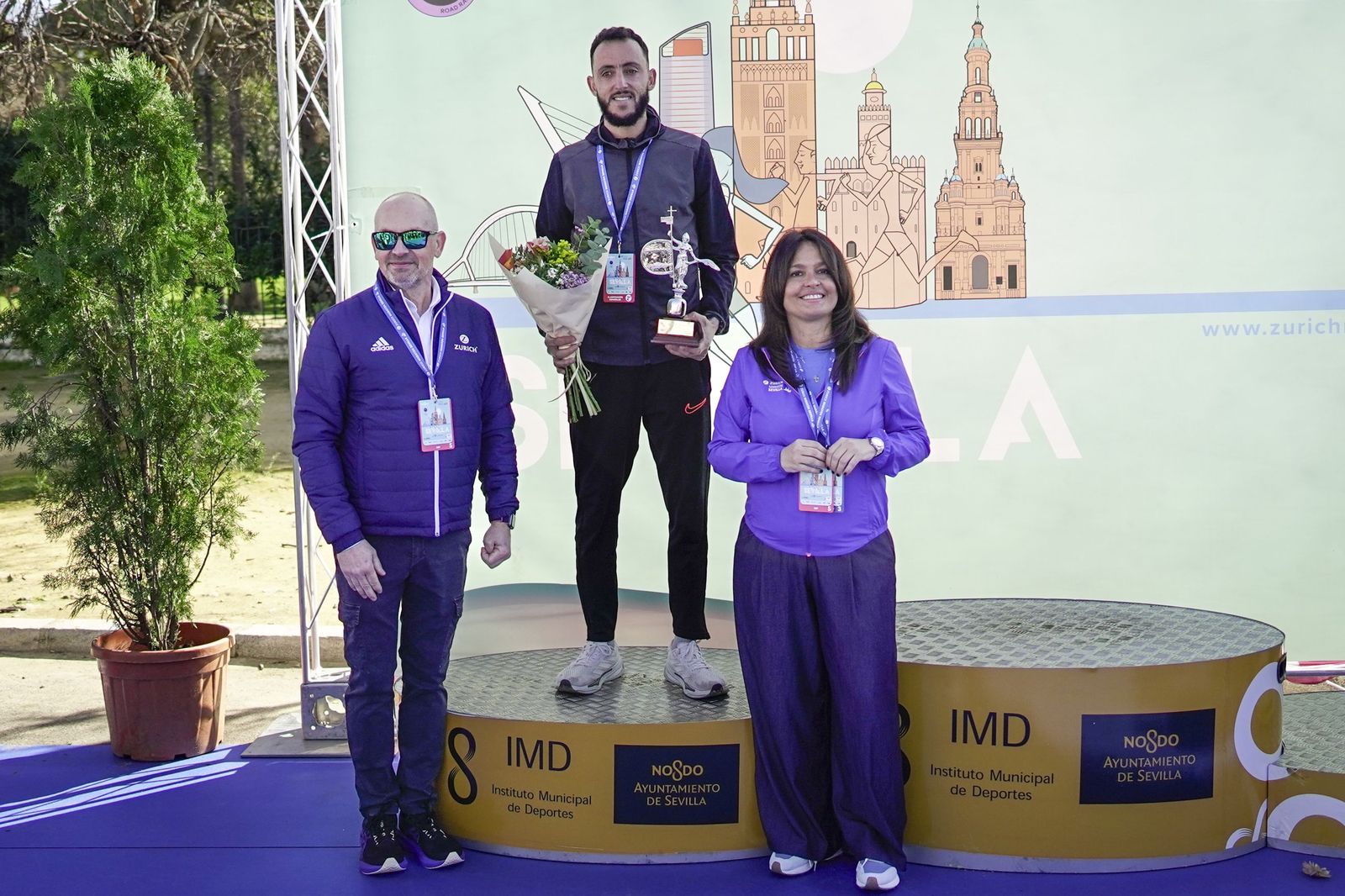 Así ha sido la entrega de premios del Zúrich Maraton de Sevilla 2026