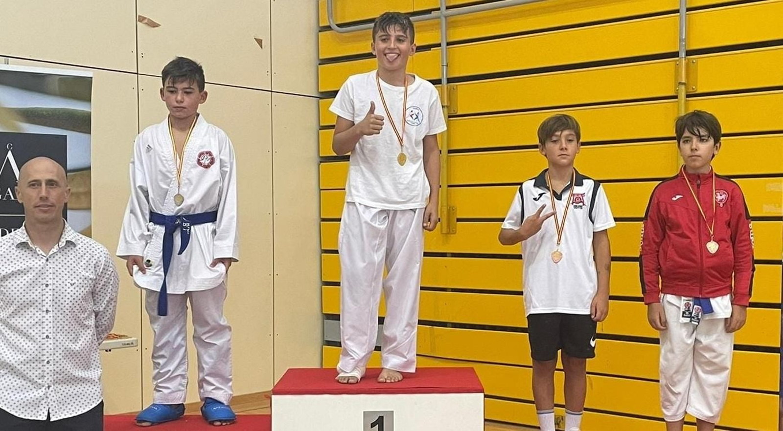 Adrián Reyes, en lo más alto del podio