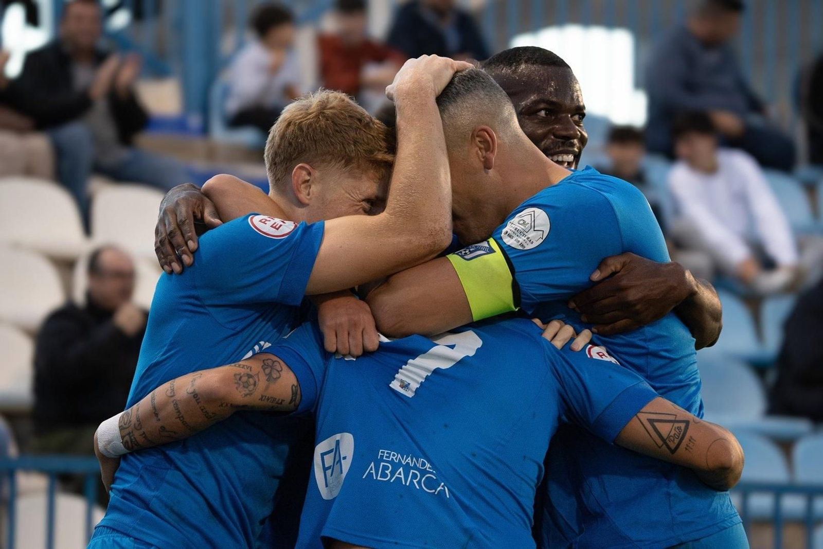 Los jugadores del Motril celebrando un gol conseguido ante la UD San Pedro