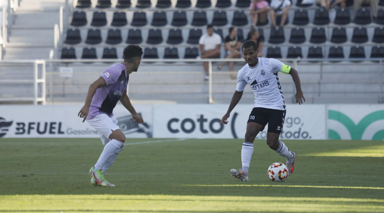 Las fotos del Balona - Estepona de pretemporada en el Ciudad de La Línea (1-1)