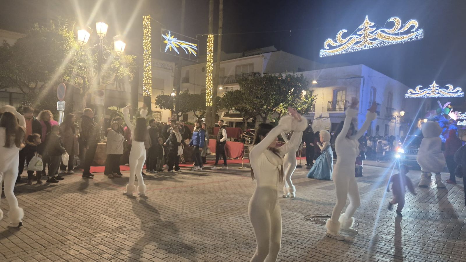 Turre se llena de luz y colorido con una mágica cabalgata, en imágenes