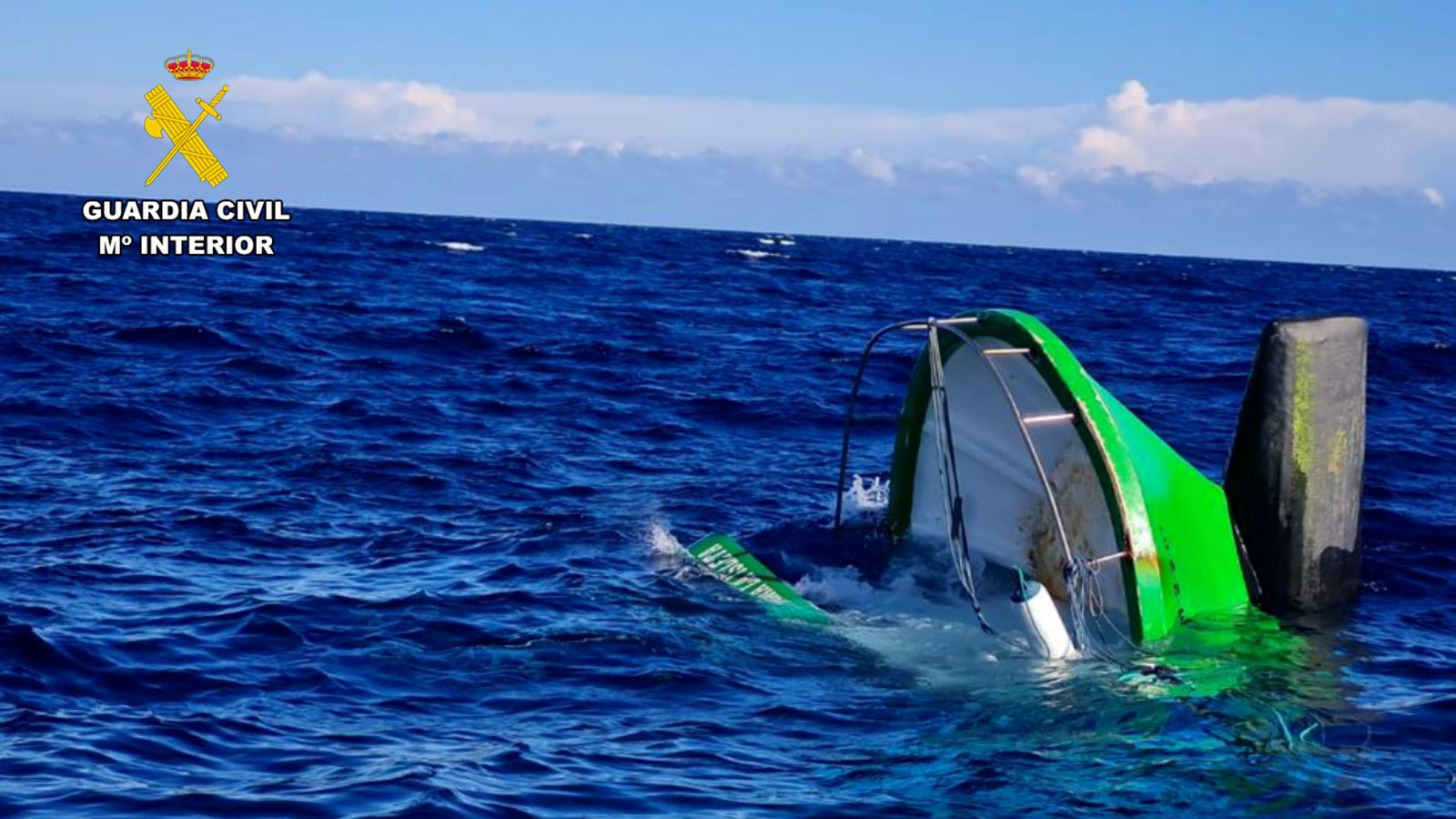 Así fue el rescate del cuerpo del patrón de un pesquero fallecido en Níjar