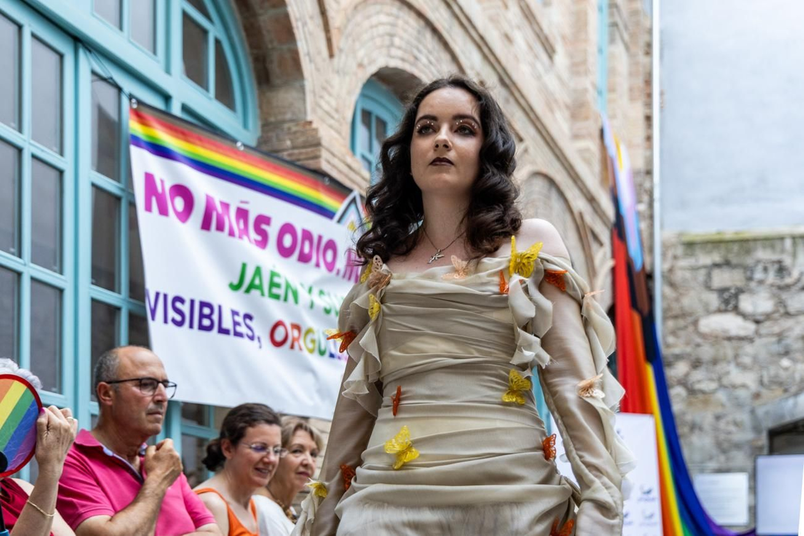 Alberto Batres, el diseñador jiennense presenta sus creaciones en el evento en el que se aborda cómo performar el género a través de la moda